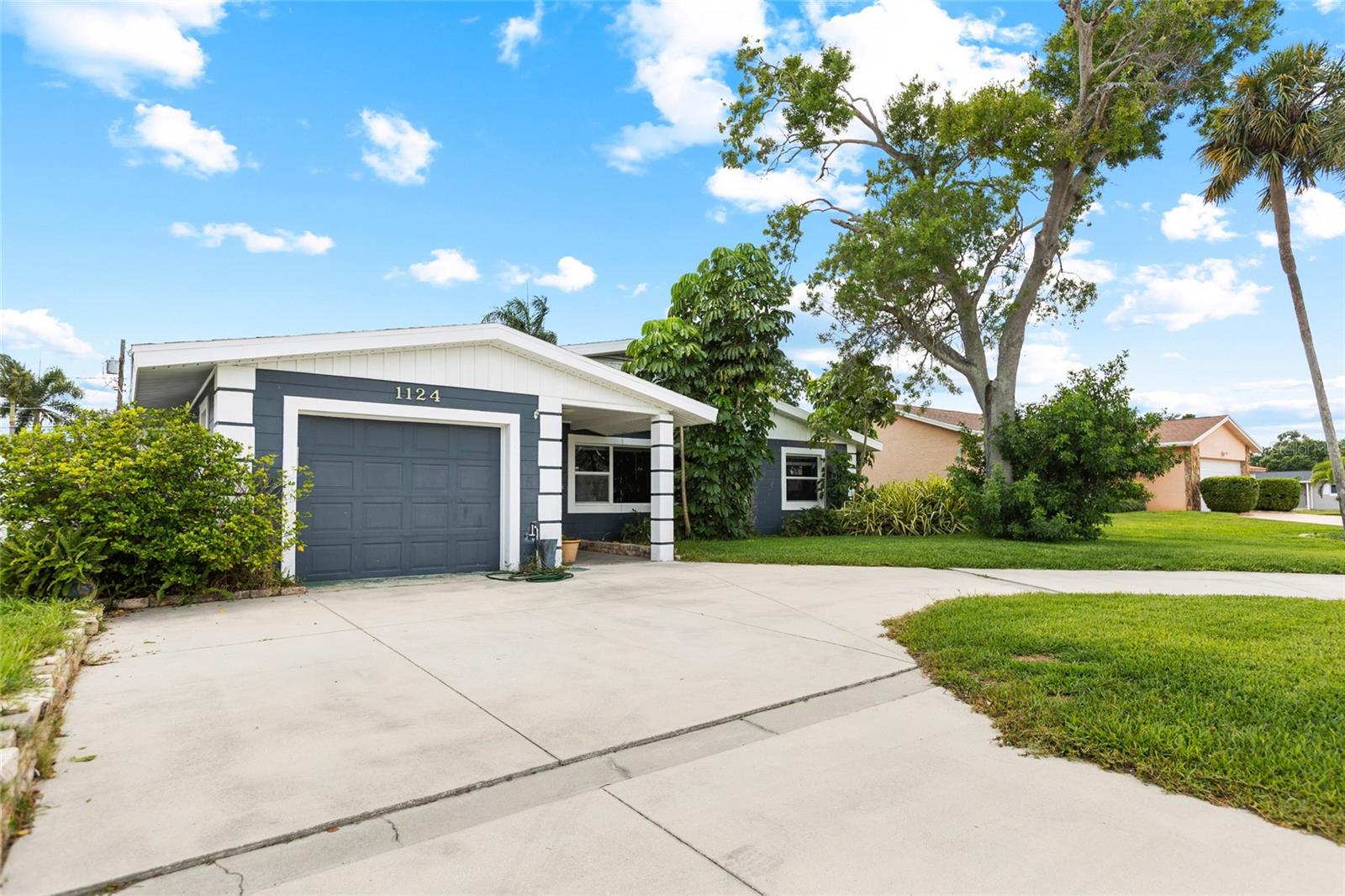 1124 40TH AVE NE, ST PETERSBURG, FL, 33703