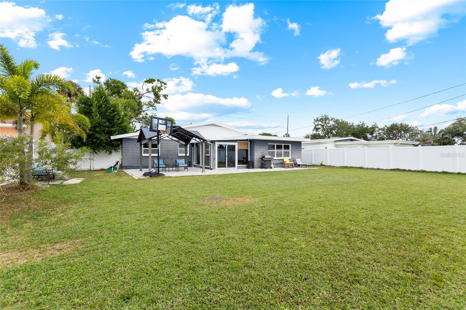 1124 40TH AVE NE, ST PETERSBURG, FL, 33703