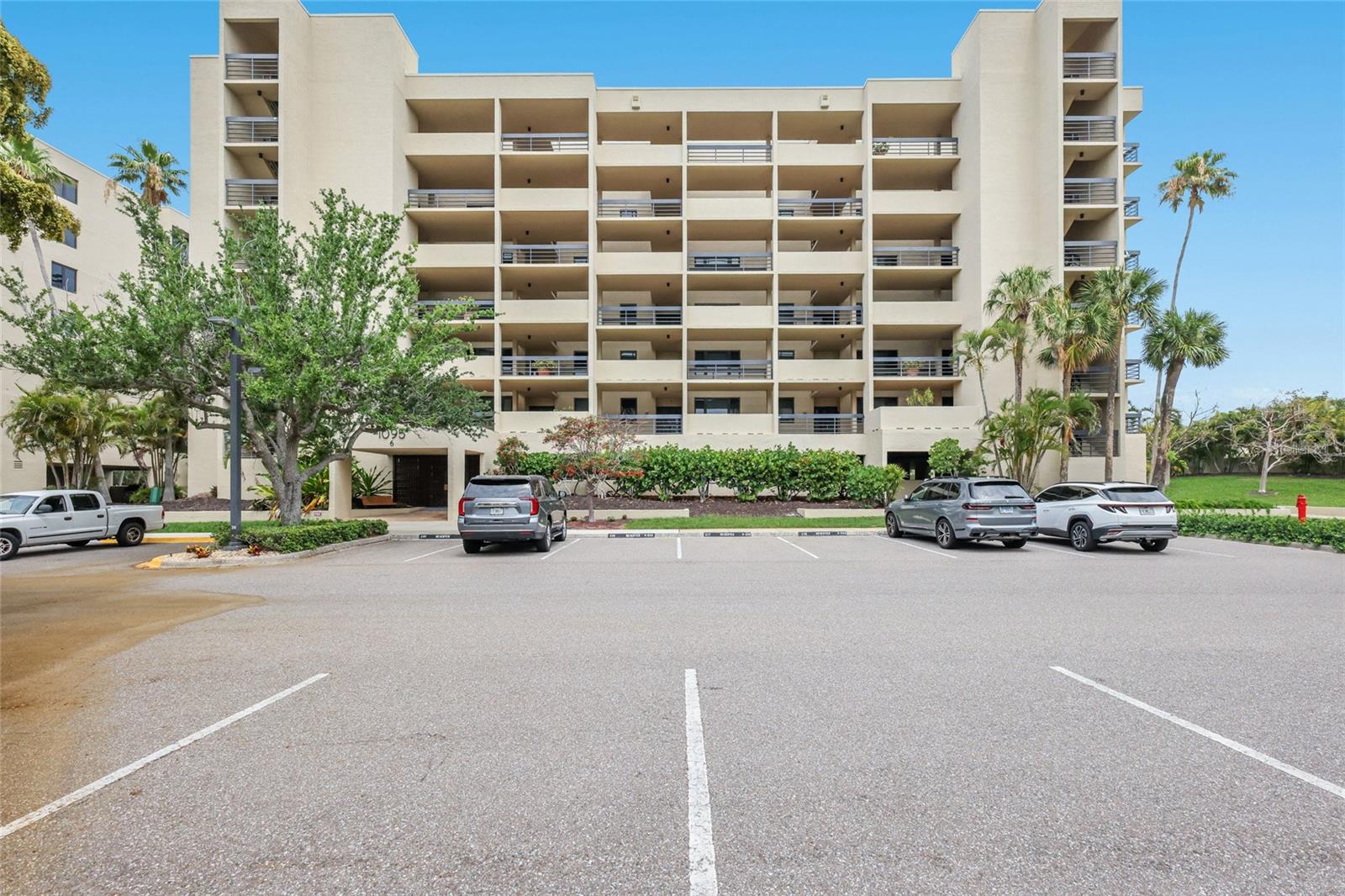 1095 GULF OF MEXICO DR #102, LONGBOAT KEY, FL, 34228