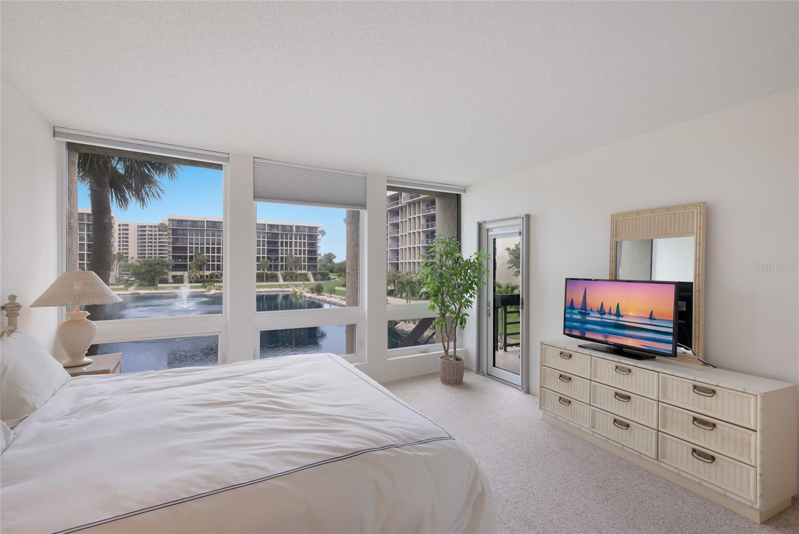 1095 GULF OF MEXICO DR #102, LONGBOAT KEY, FL, 34228