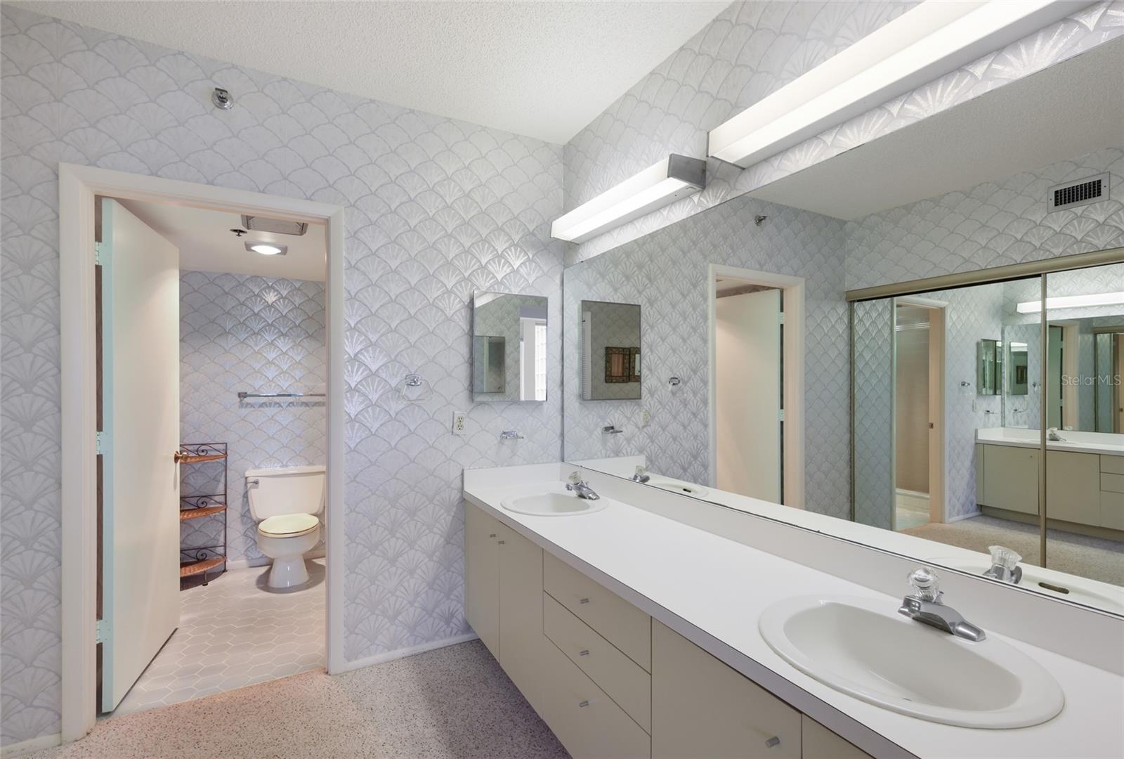 1095 GULF OF MEXICO DR #102, LONGBOAT KEY, FL, 34228