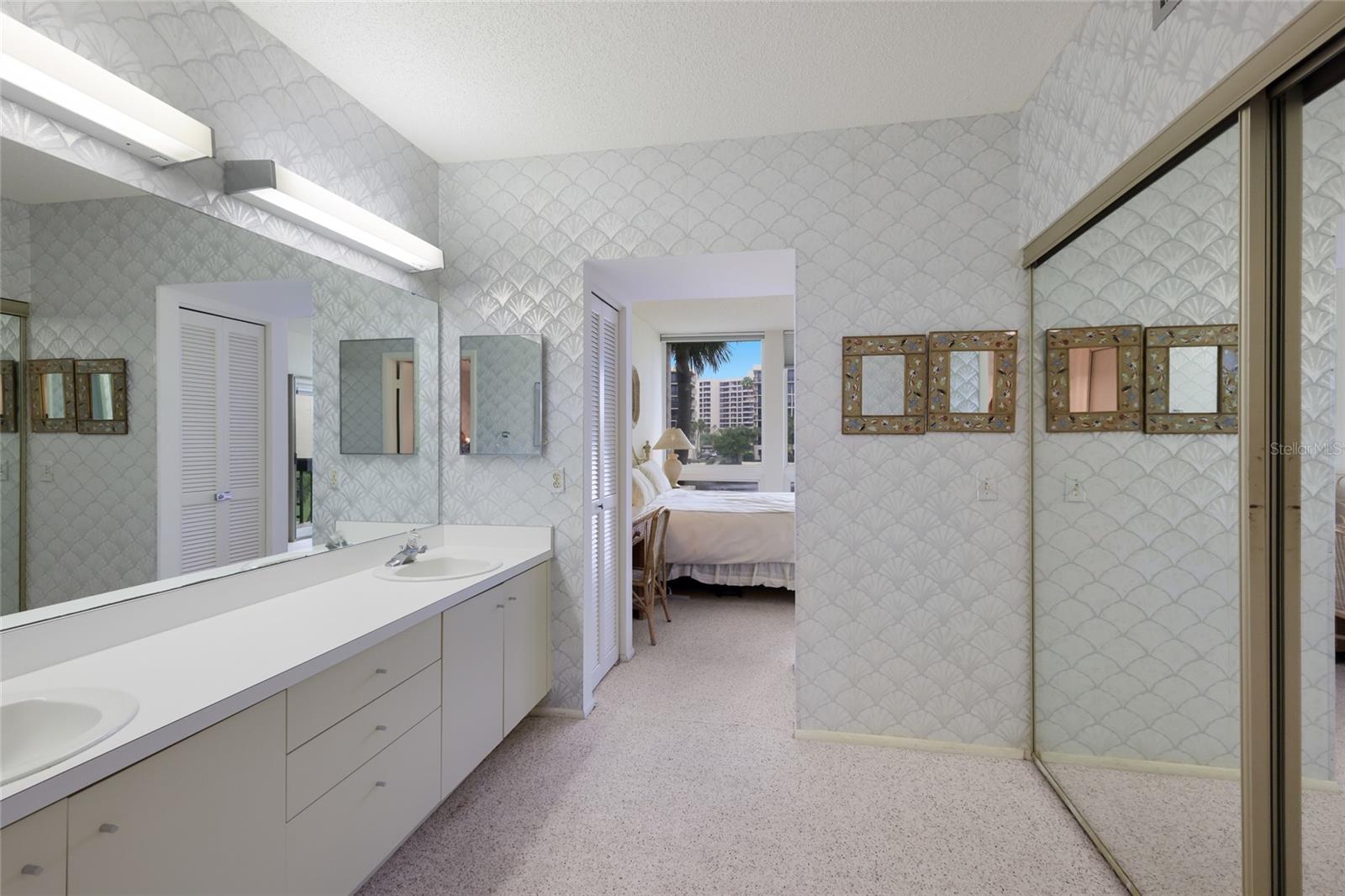 1095 GULF OF MEXICO DR #102, LONGBOAT KEY, FL, 34228