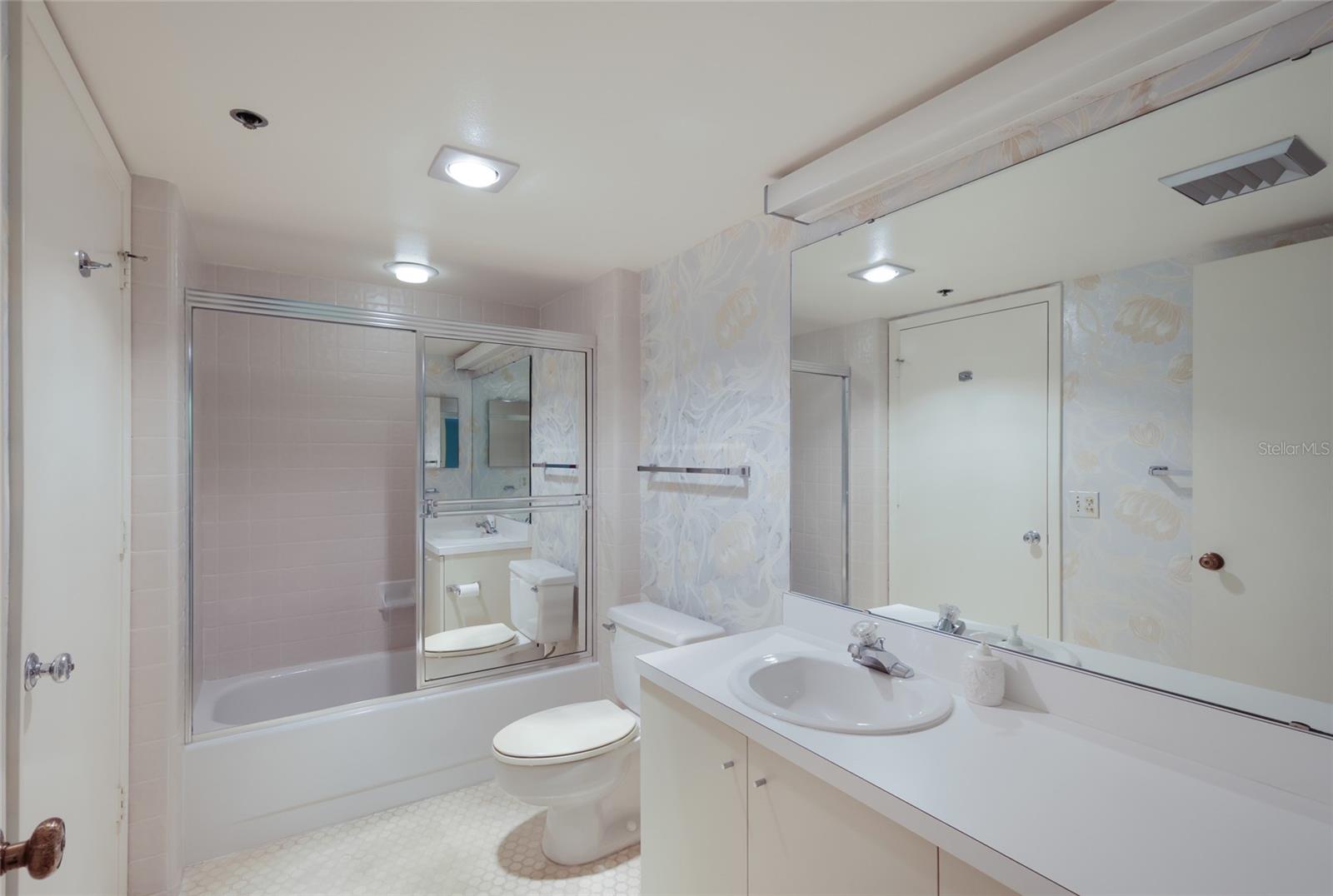 1095 GULF OF MEXICO DR #102, LONGBOAT KEY, FL, 34228