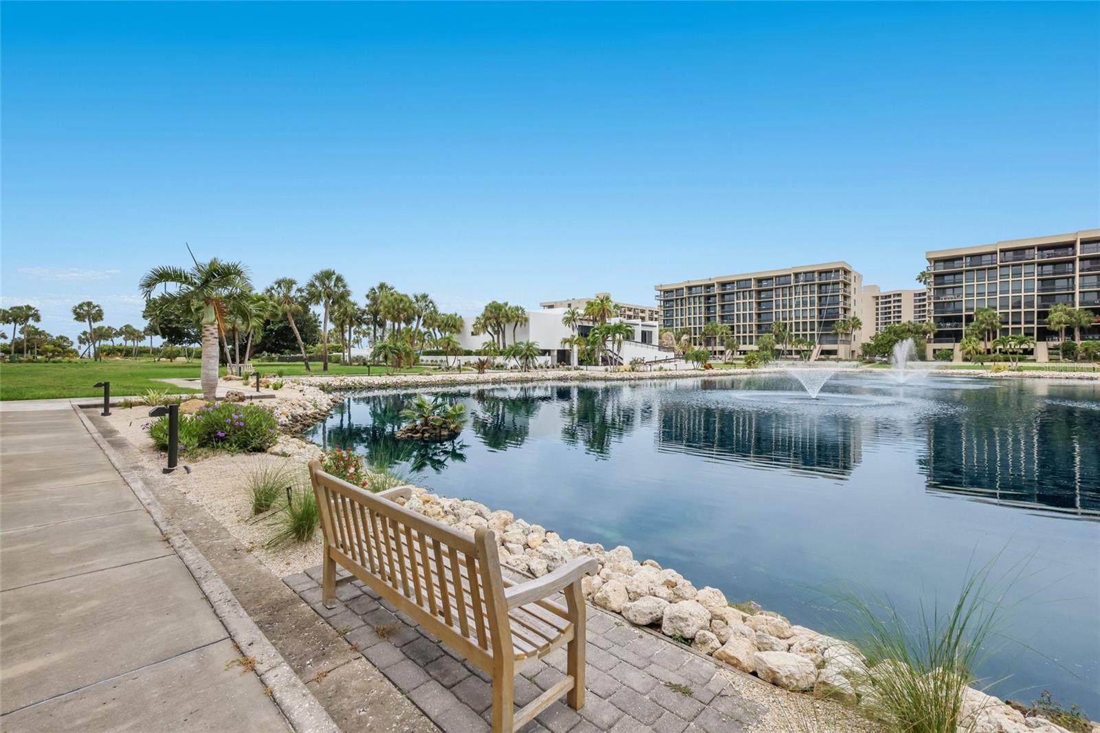 1095 GULF OF MEXICO DR #102, LONGBOAT KEY, FL, 34228