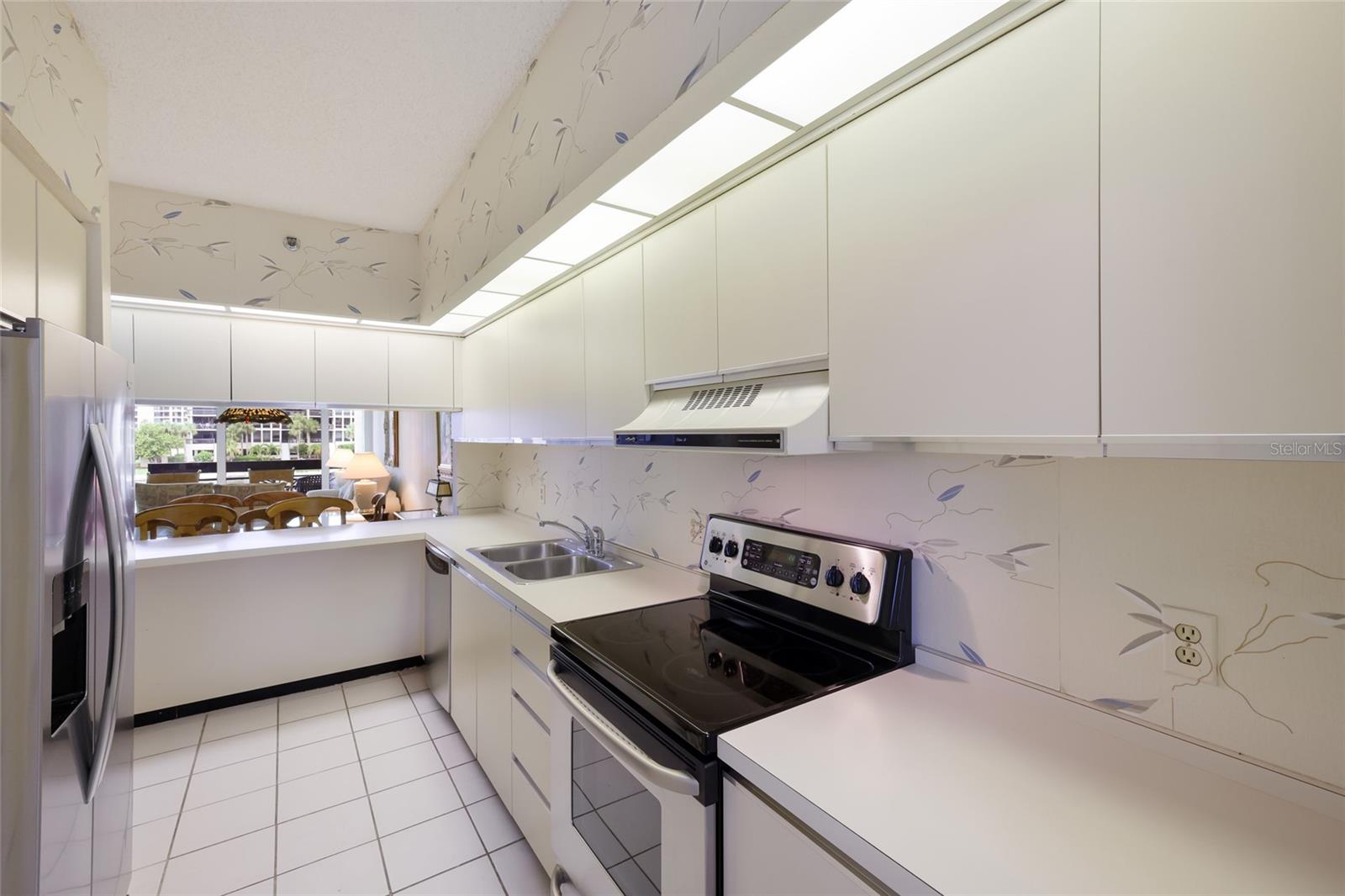 1095 GULF OF MEXICO DR #102, LONGBOAT KEY, FL, 34228