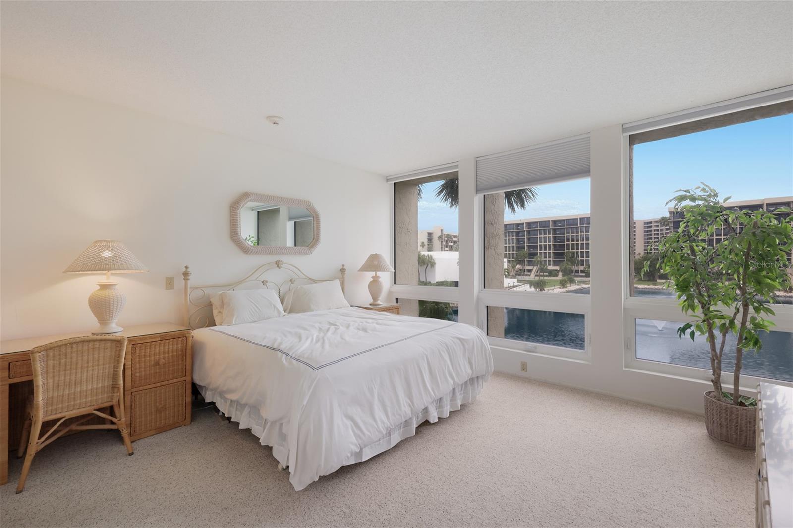 1095 GULF OF MEXICO DR #102, LONGBOAT KEY, FL, 34228