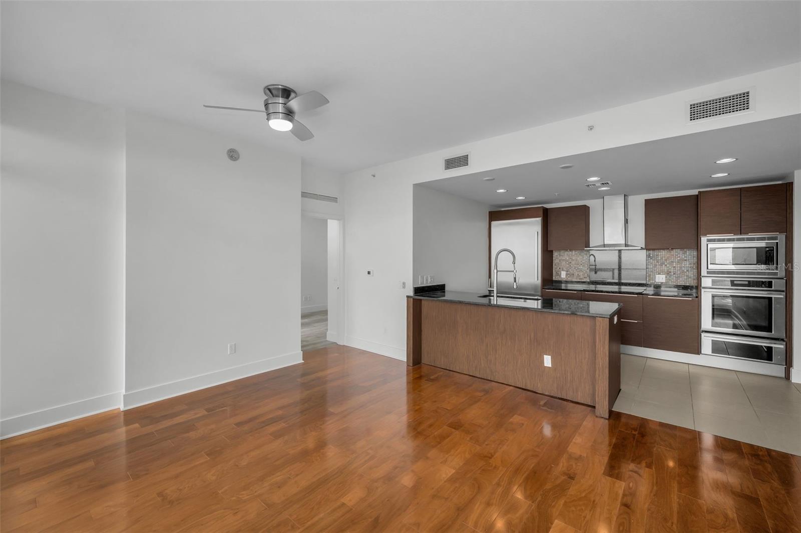 175 1ST ST S #2604, ST PETERSBURG, FL, 33701