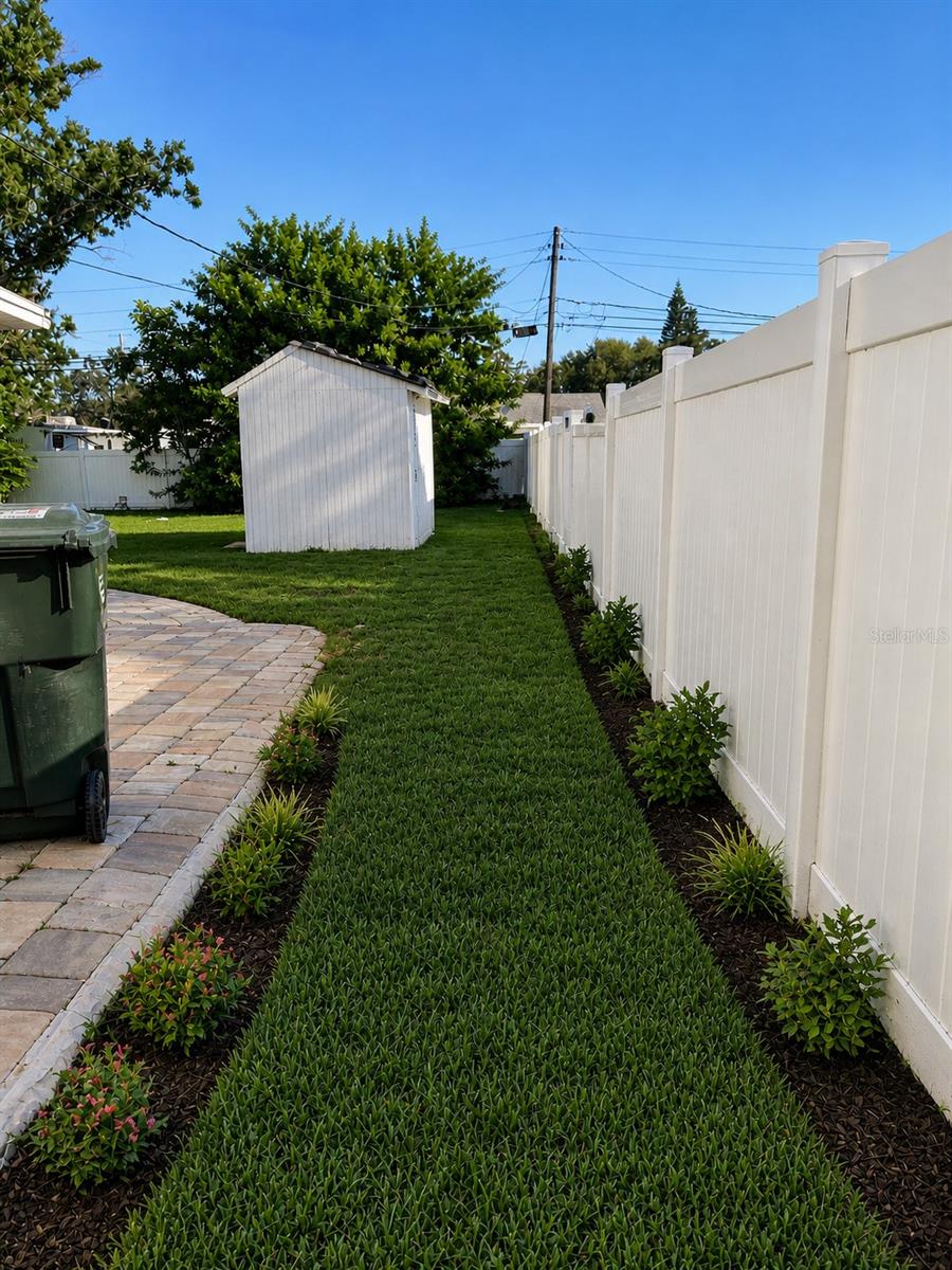 1000 8TH AVE SW, LARGO, FL, 33770