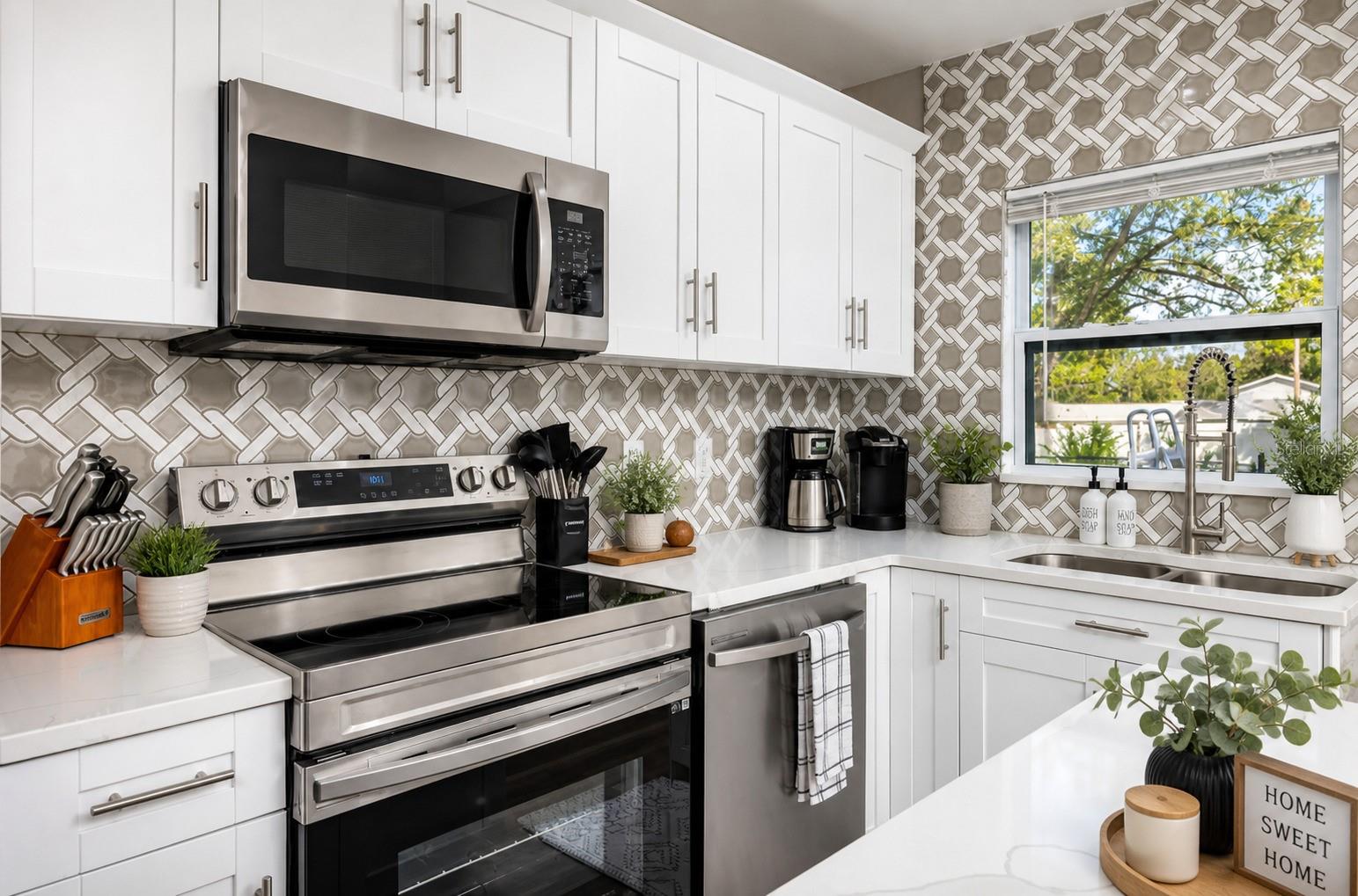 1000 8TH AVE SW, LARGO, FL, 33770
