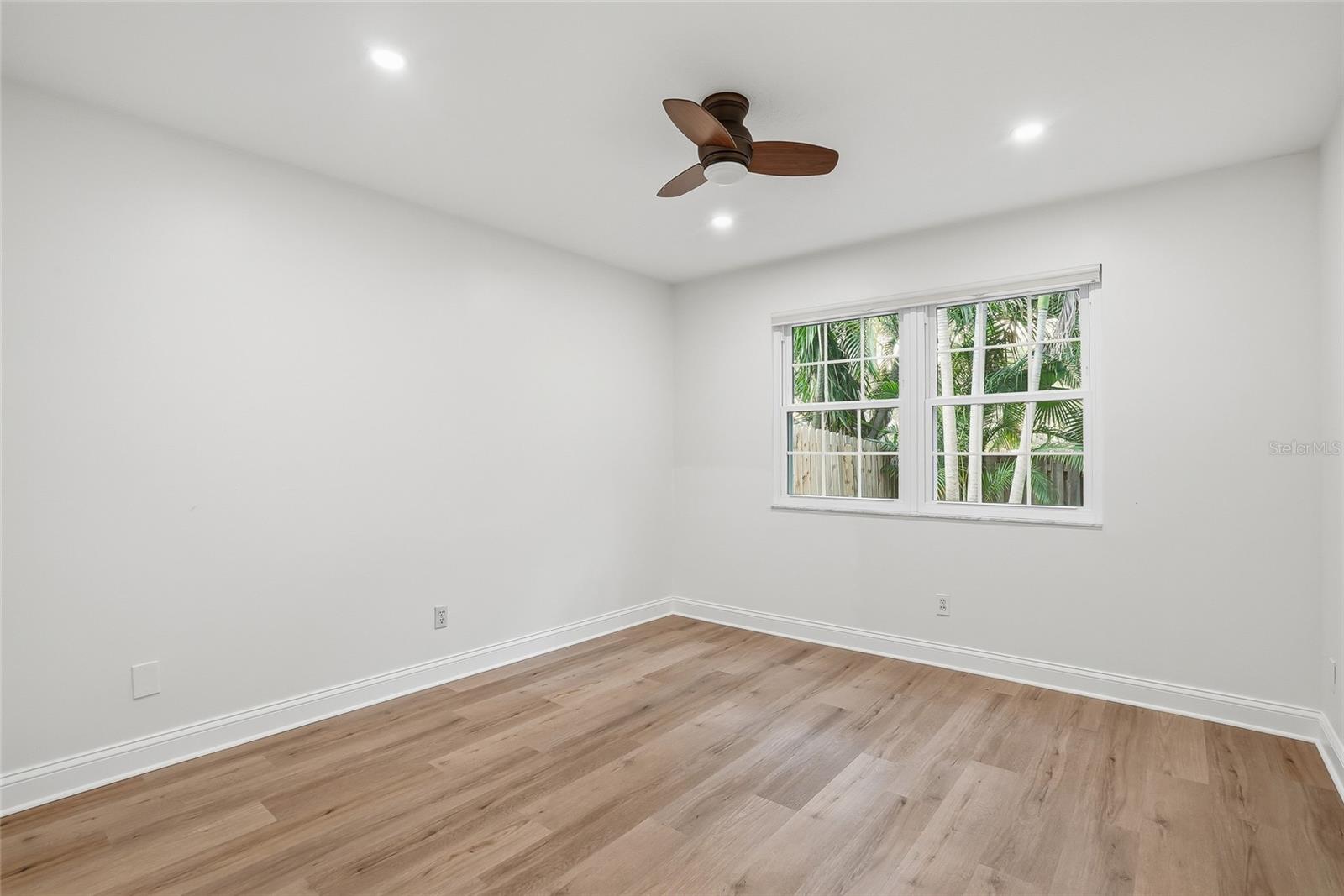 812 LIVE OAK TER NE, ST PETERSBURG, FL, 33703