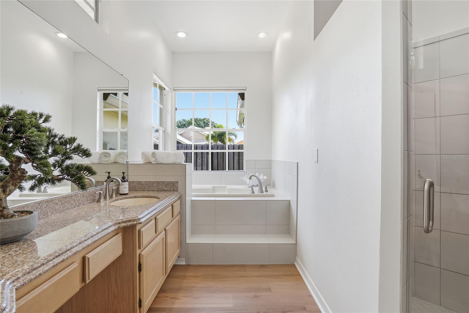 812 LIVE OAK TER NE, ST PETERSBURG, FL, 33703