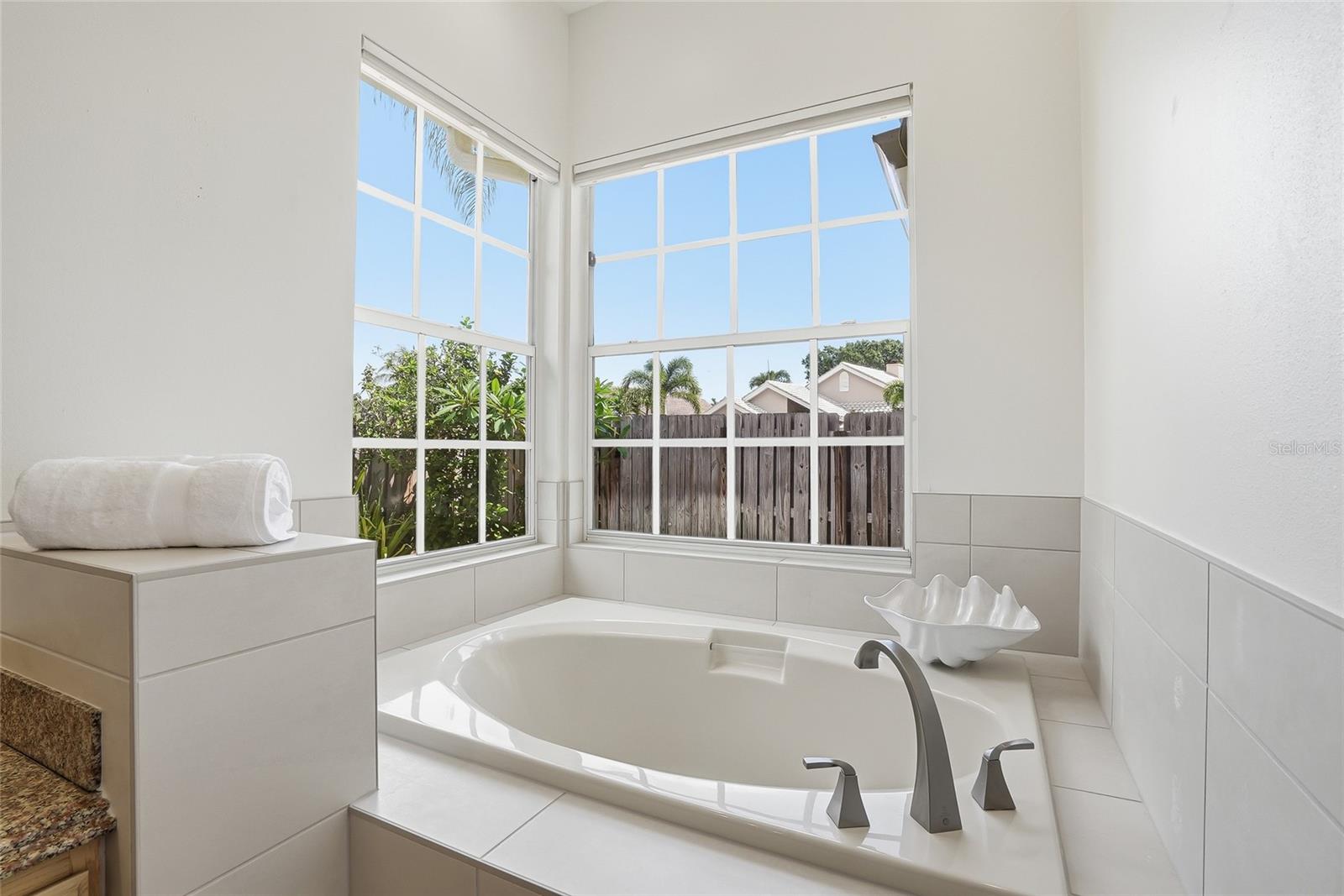 812 LIVE OAK TER NE, ST PETERSBURG, FL, 33703