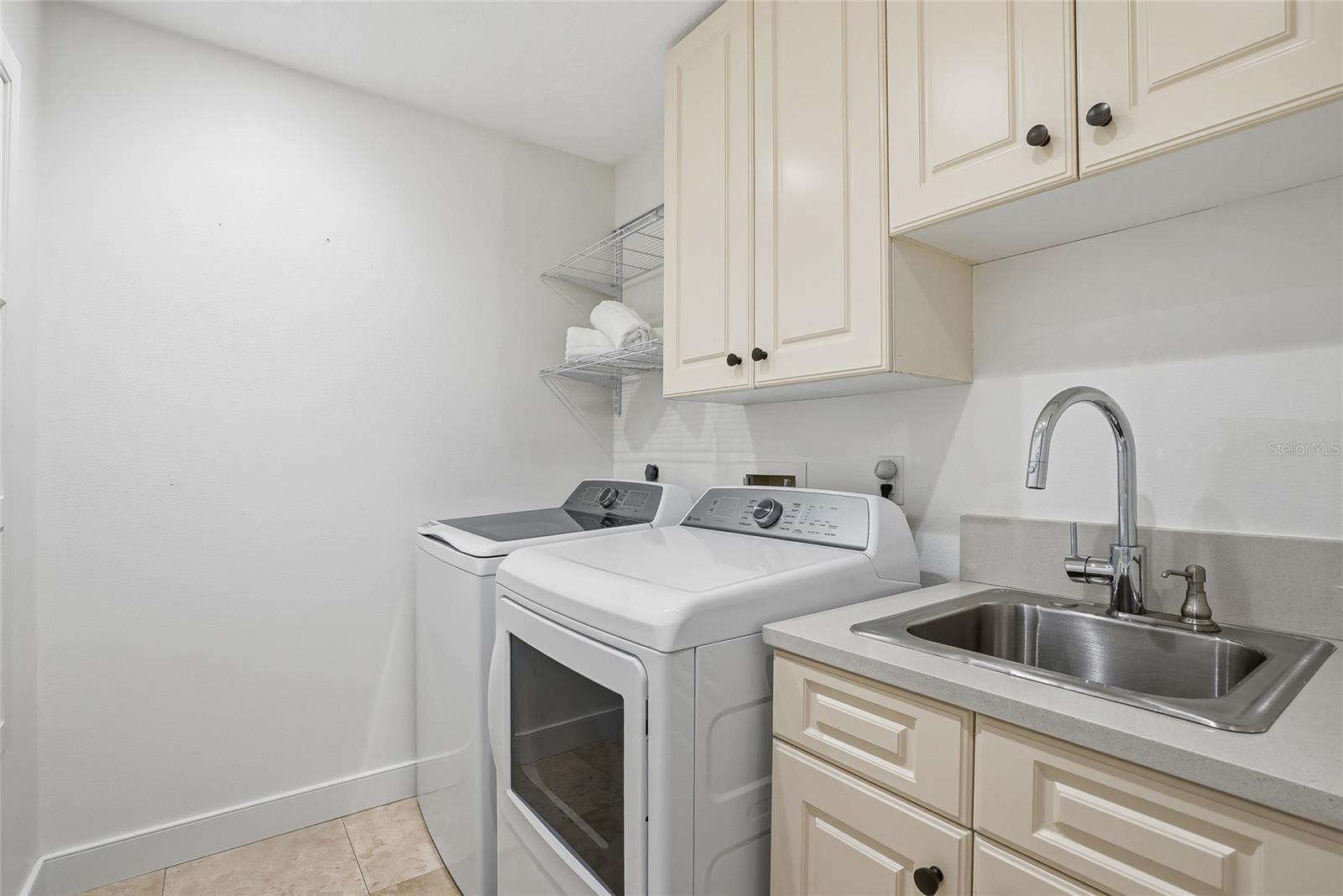 812 LIVE OAK TER NE, ST PETERSBURG, FL, 33703