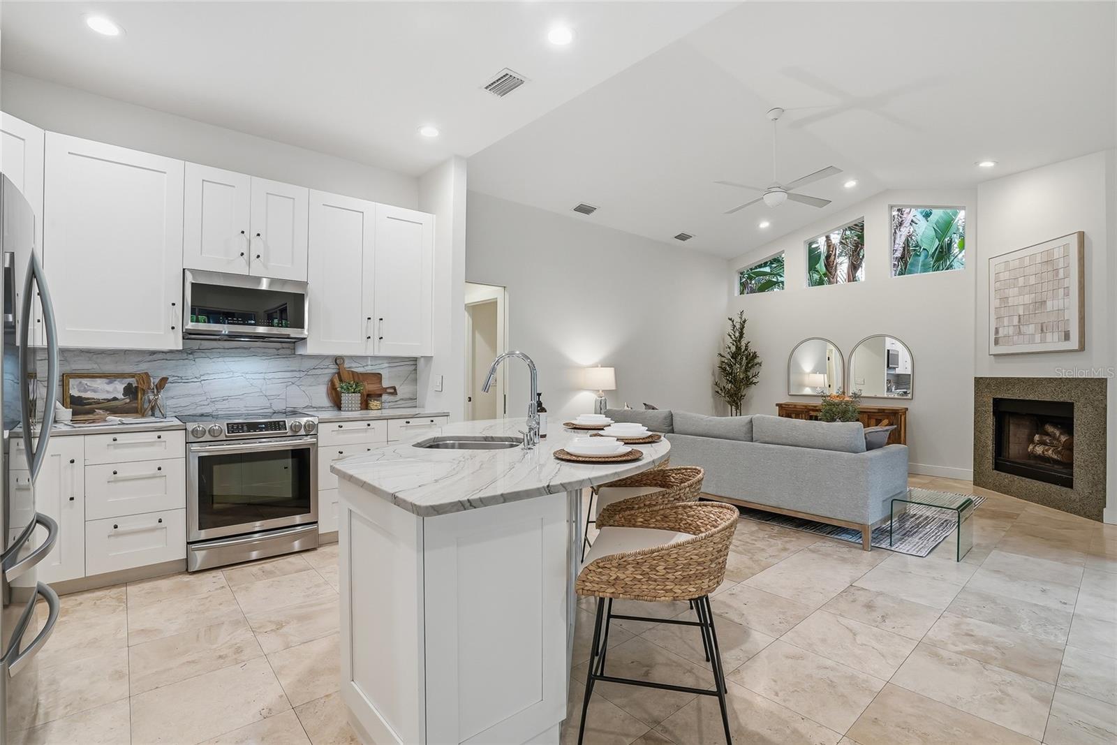 812 LIVE OAK TER NE, ST PETERSBURG, FL, 33703