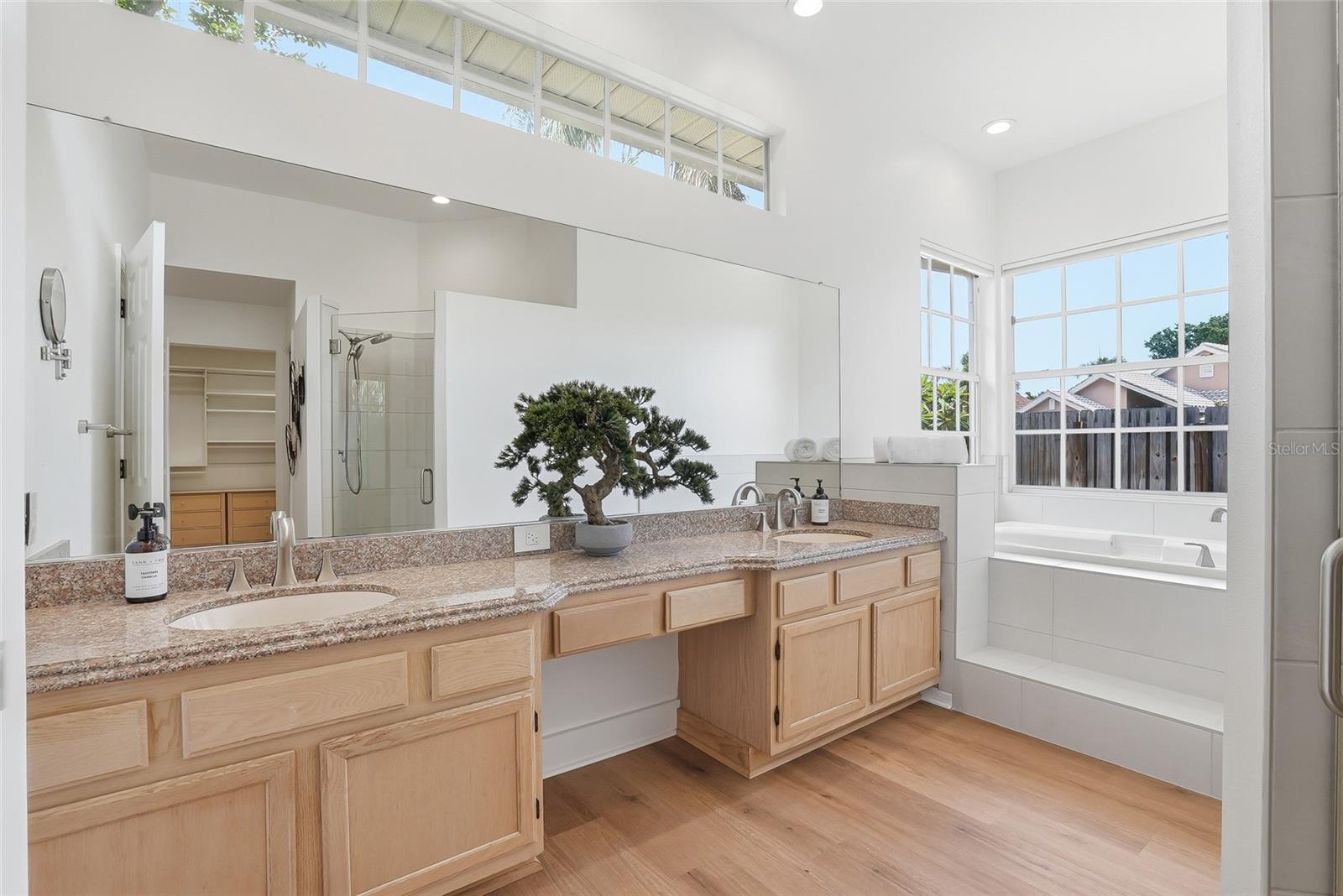 812 LIVE OAK TER NE, ST PETERSBURG, FL, 33703