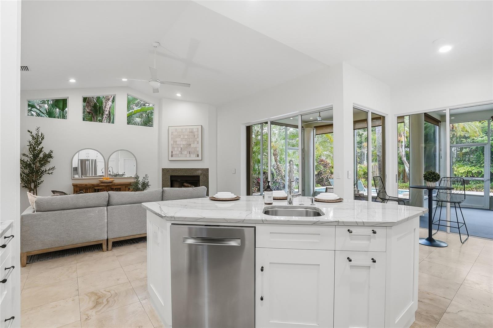 812 LIVE OAK TER NE, ST PETERSBURG, FL, 33703