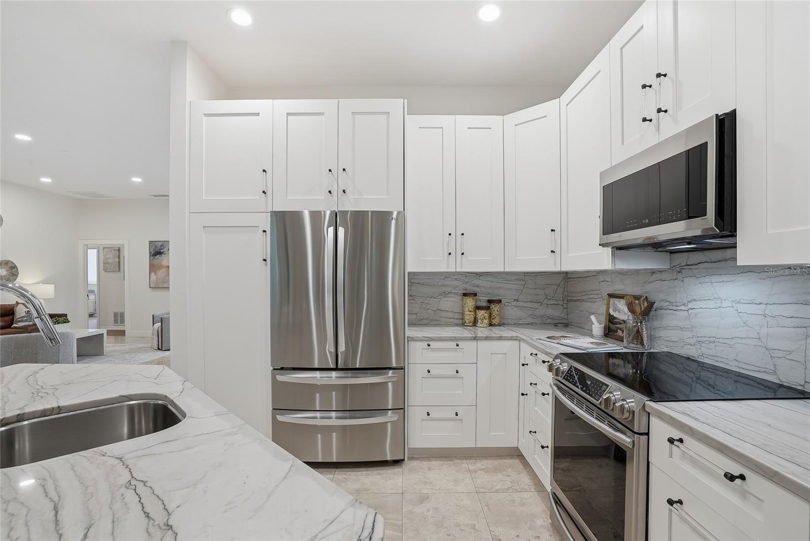 812 LIVE OAK TER NE, ST PETERSBURG, FL, 33703