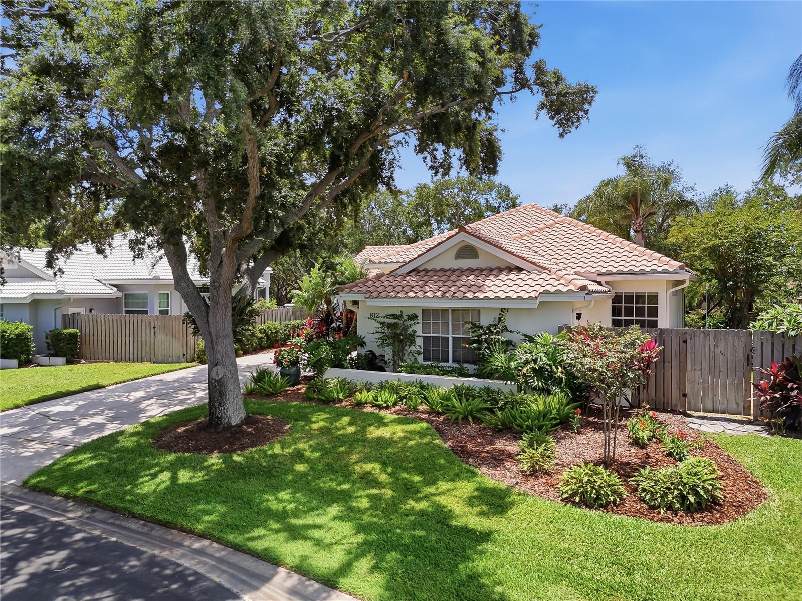 812 LIVE OAK TER NE, ST PETERSBURG, FL, 33703