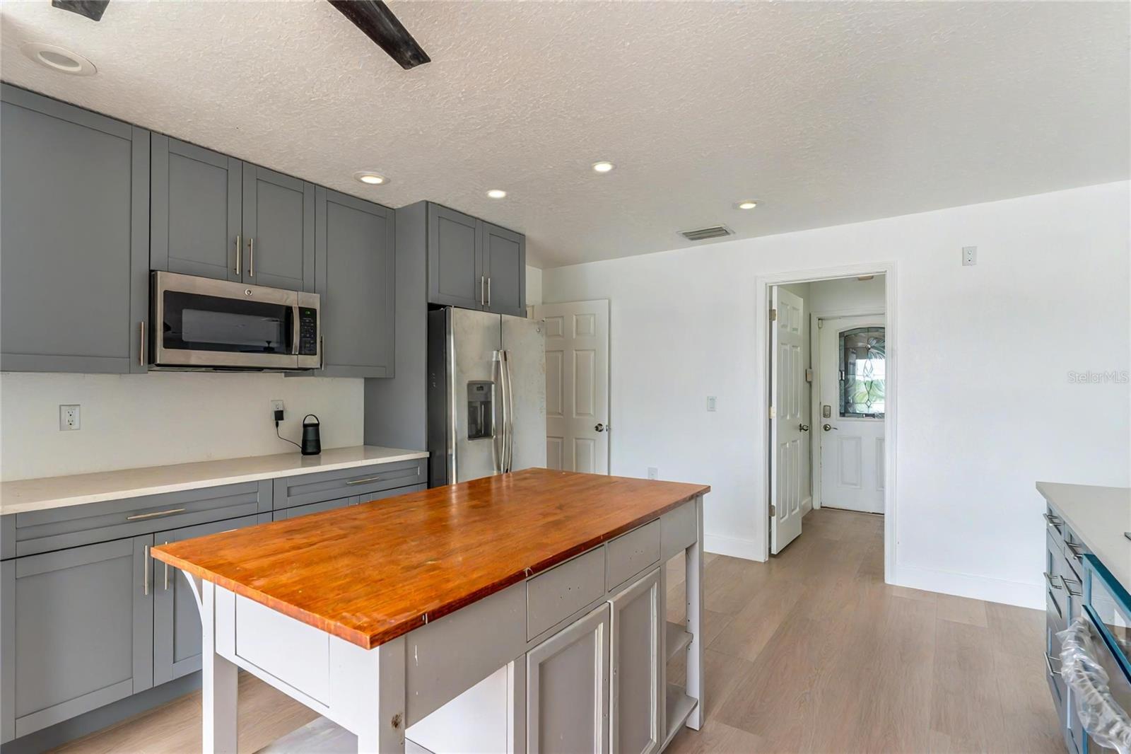 3225 ROSERY RD NE, LARGO, FL, 33771