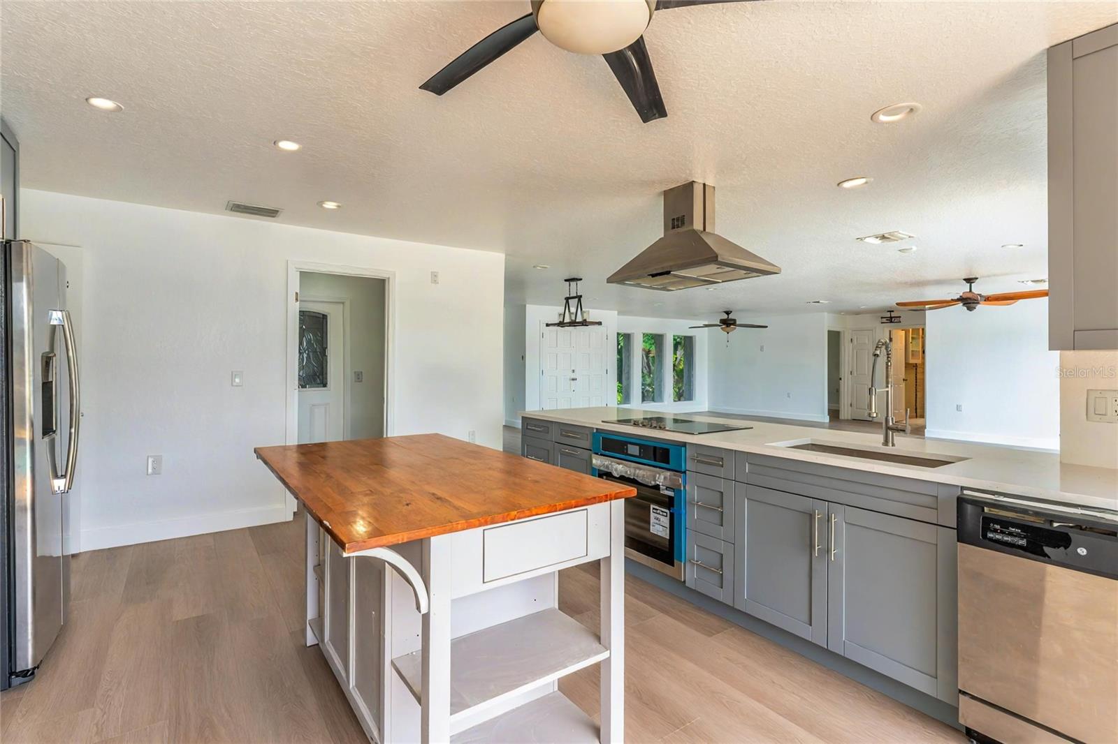 3225 ROSERY RD NE, LARGO, FL, 33771