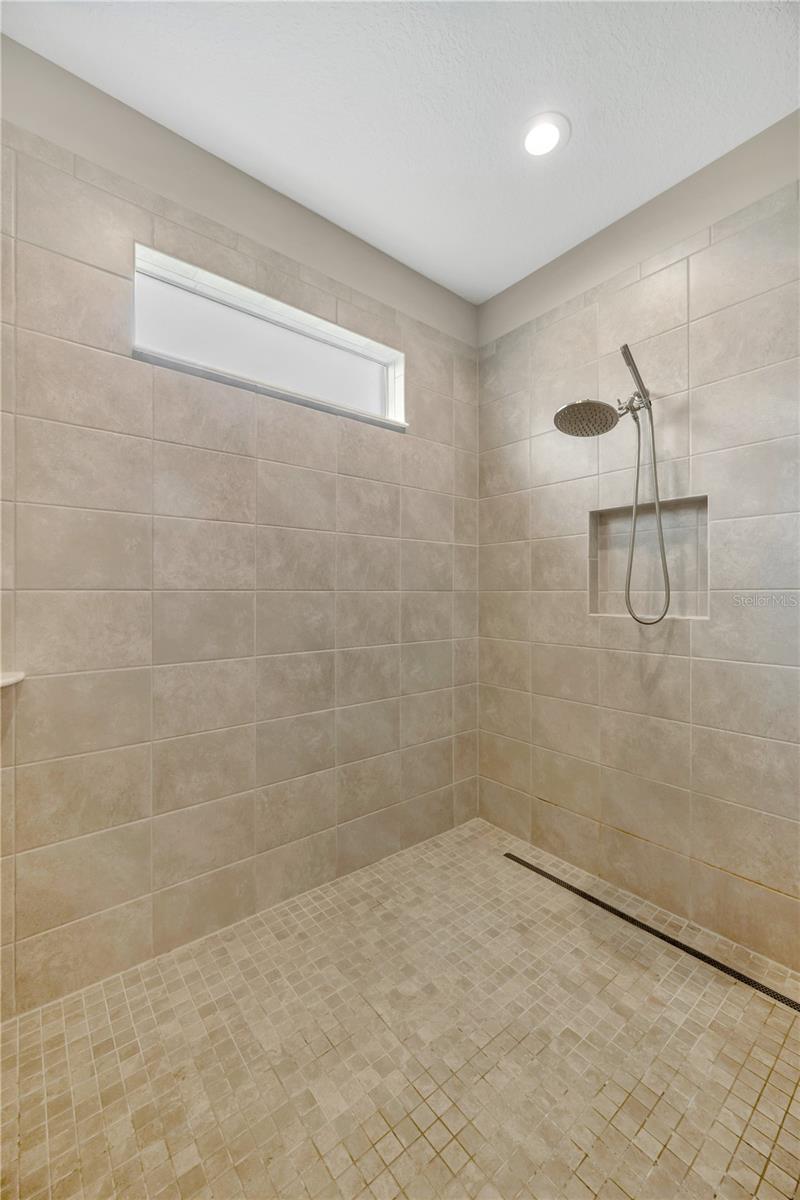 10920 FLINT ESTATES DR, THONOTOSASSA, FL, 33592