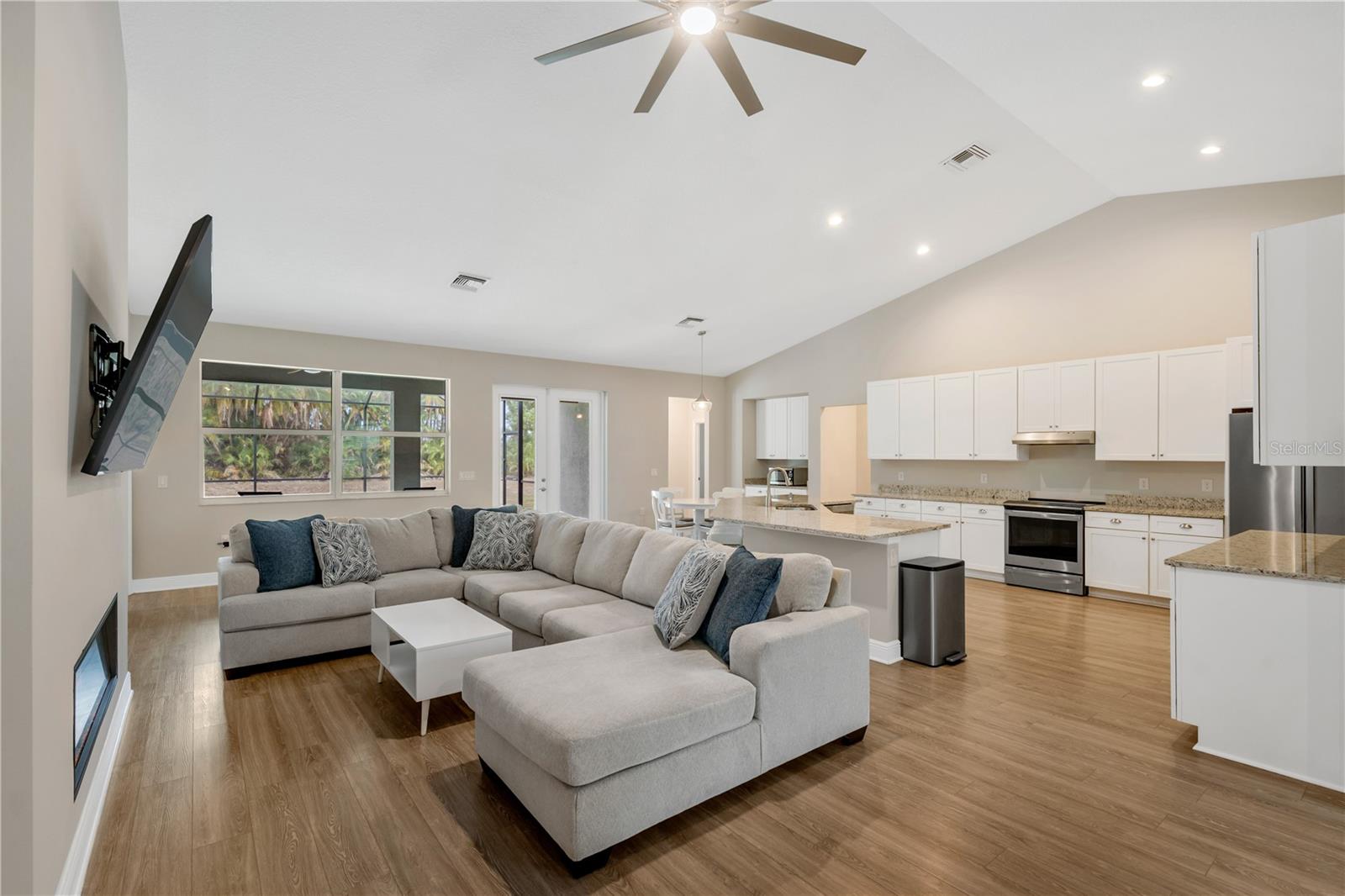 10920 FLINT ESTATES DR, THONOTOSASSA, FL, 33592