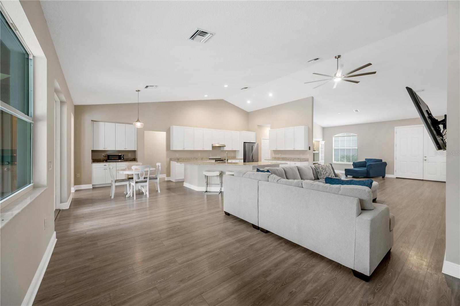 10920 FLINT ESTATES DR, THONOTOSASSA, FL, 33592