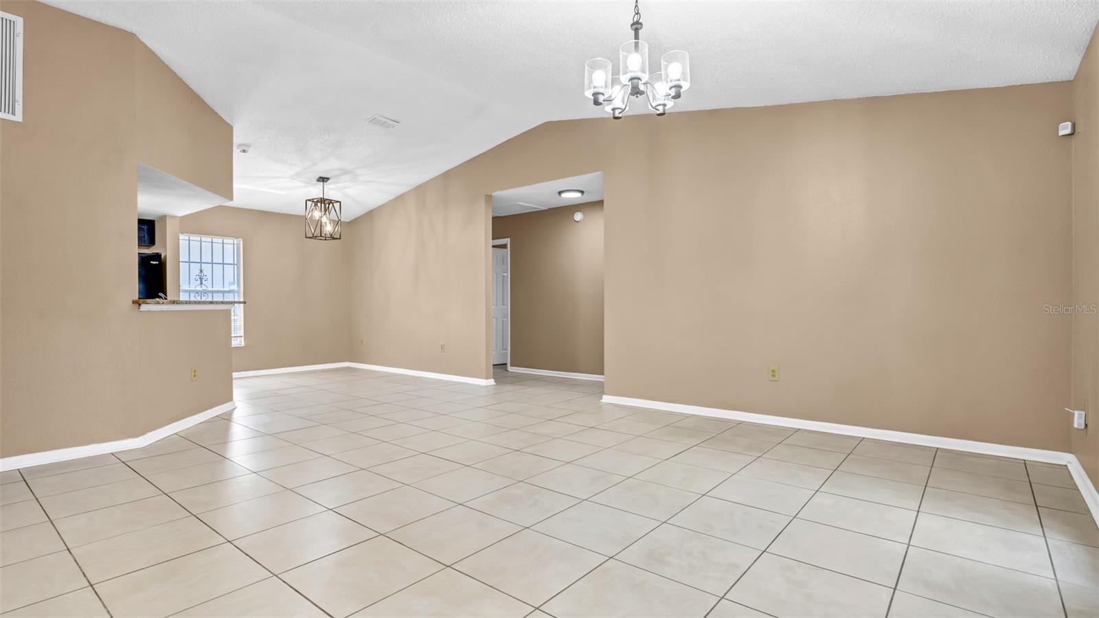 2610 E LAKE AVE, TAMPA, FL, 33610