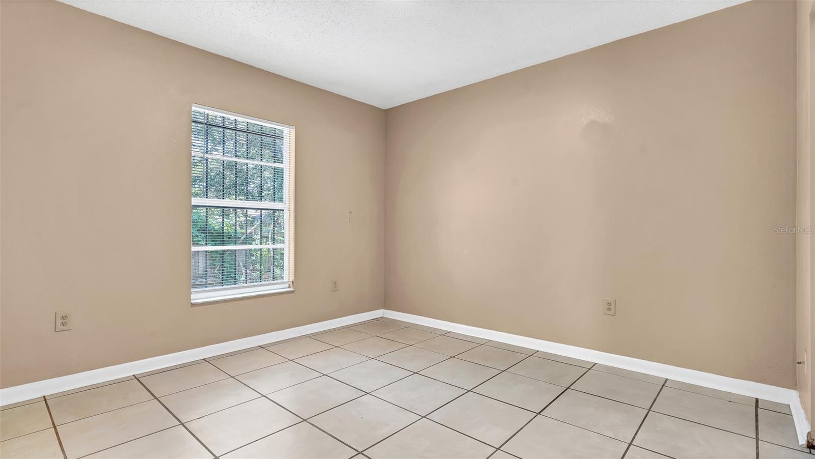 2610 E LAKE AVE, TAMPA, FL, 33610