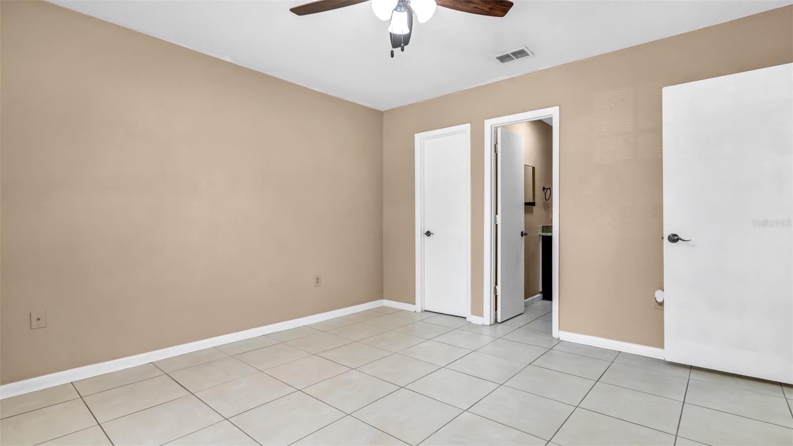 2610 E LAKE AVE, TAMPA, FL, 33610