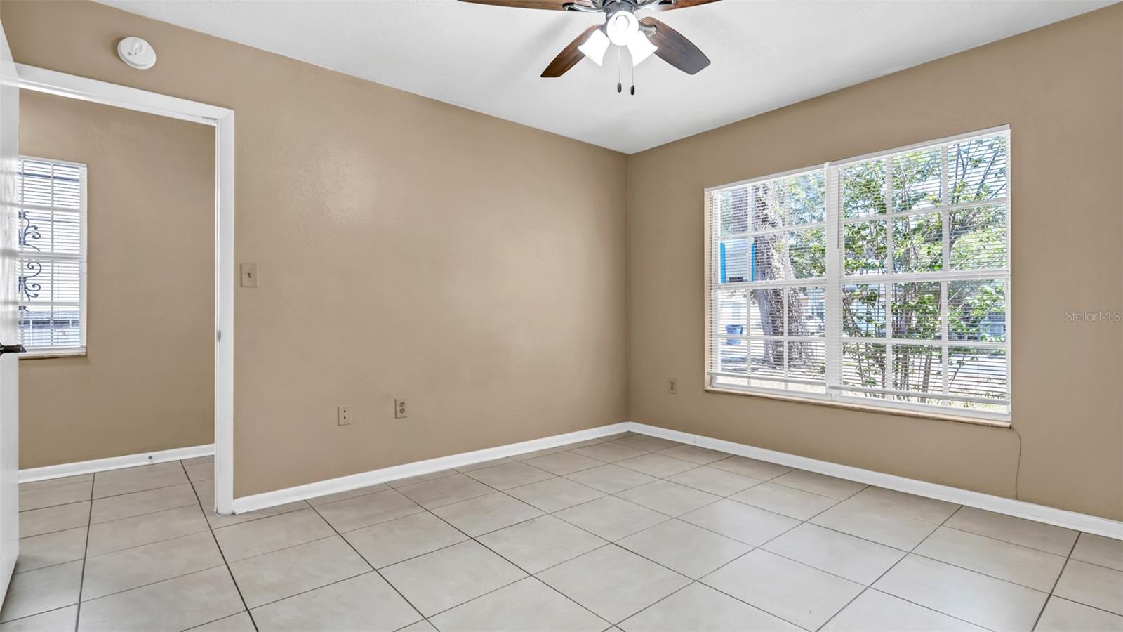 2610 E LAKE AVE, TAMPA, FL, 33610