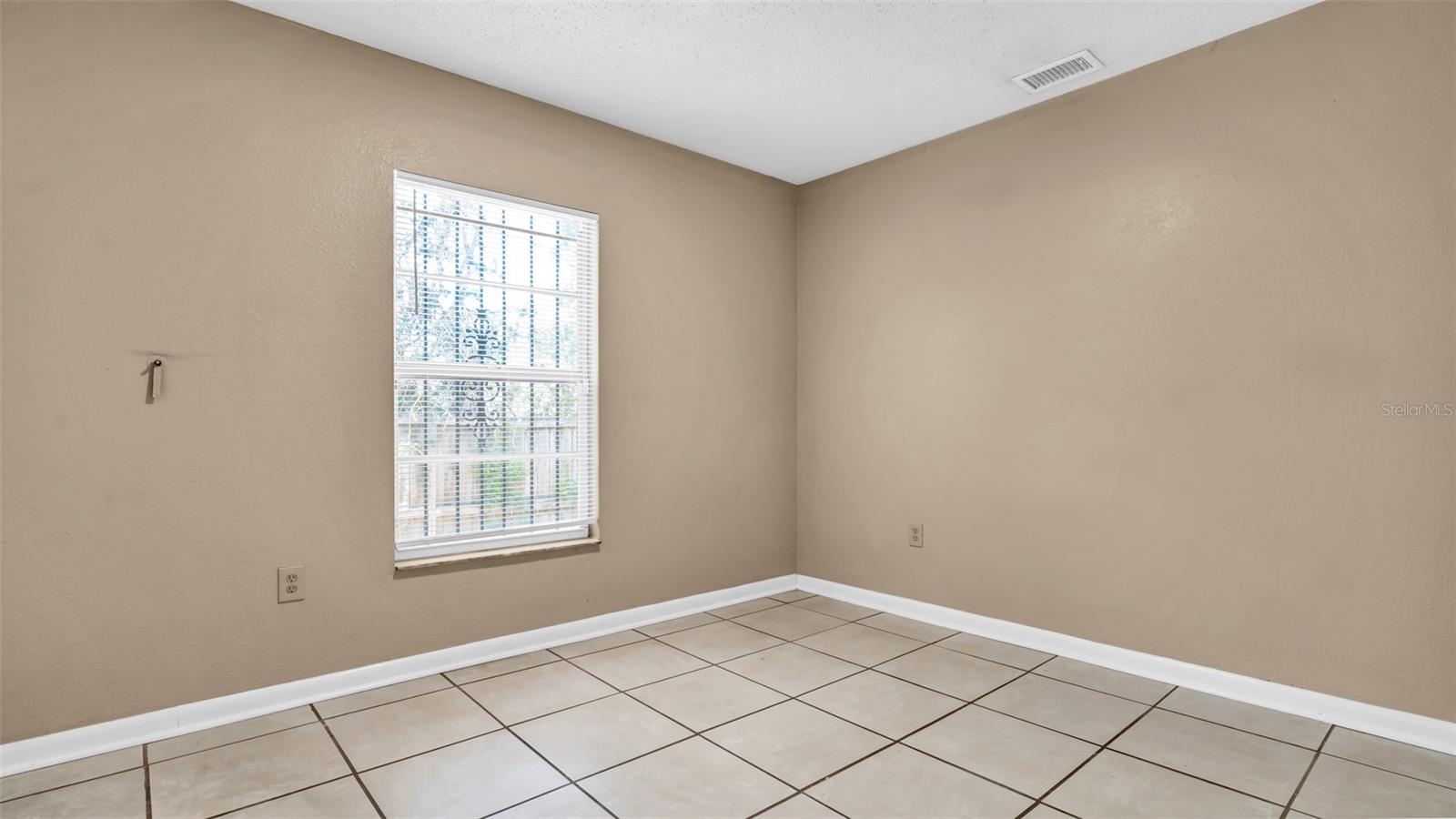 2610 E LAKE AVE, TAMPA, FL, 33610