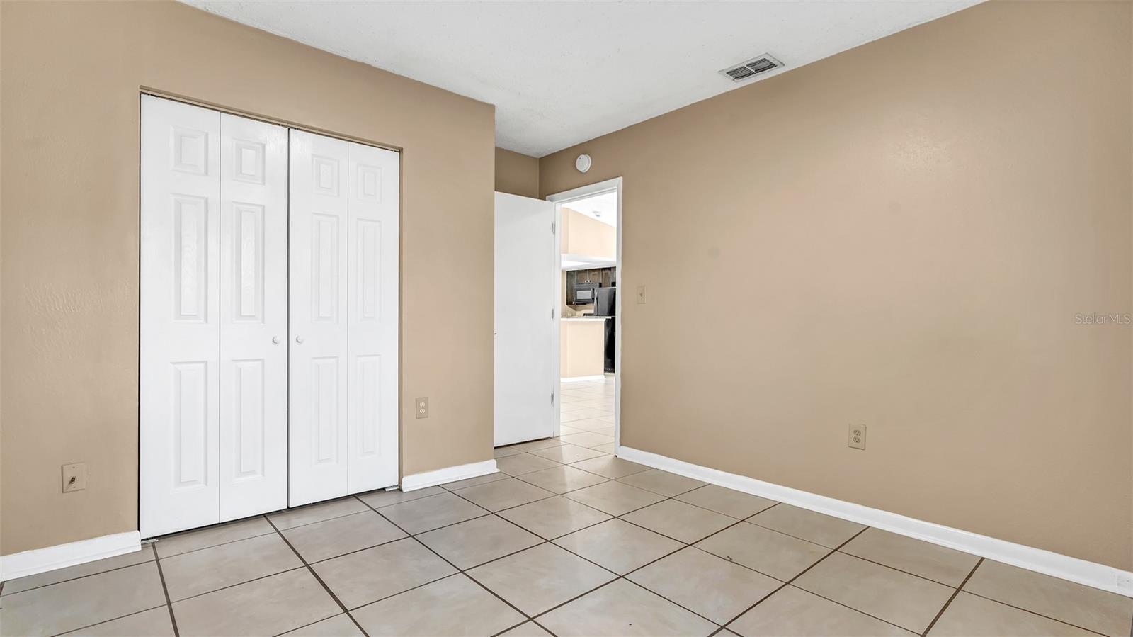 2610 E LAKE AVE, TAMPA, FL, 33610