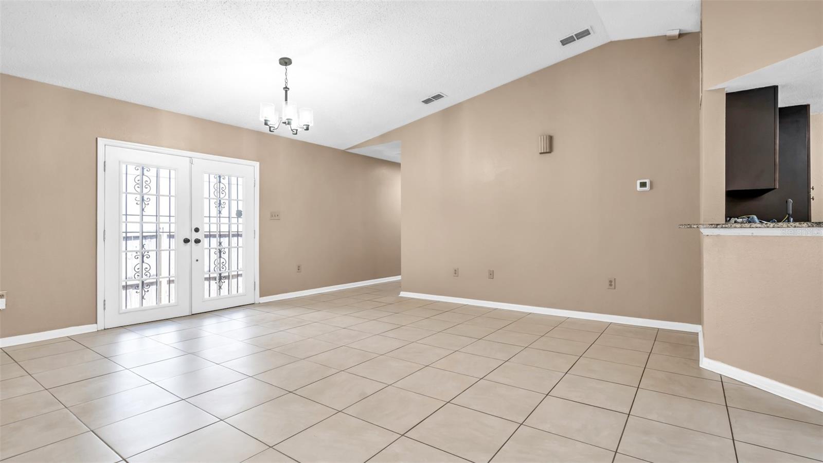 2610 E LAKE AVE, TAMPA, FL, 33610