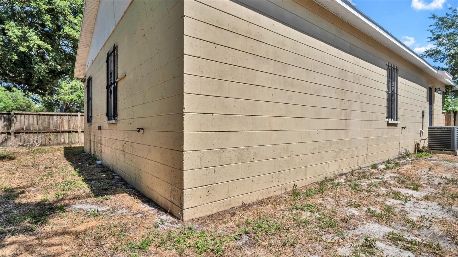 2610 E LAKE AVE, TAMPA, FL, 33610
