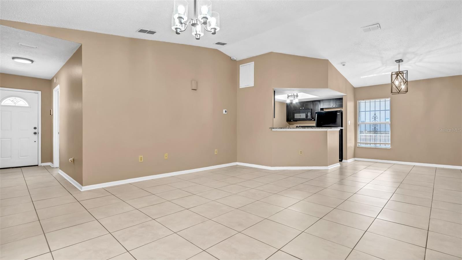 2610 E LAKE AVE, TAMPA, FL, 33610