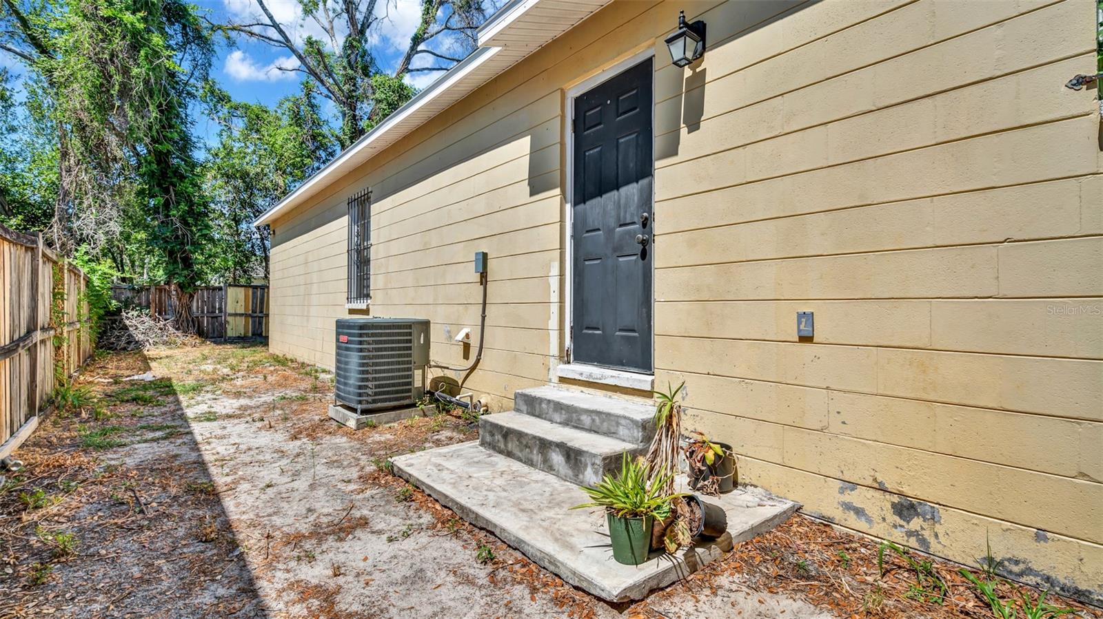 2610 E LAKE AVE, TAMPA, FL, 33610
