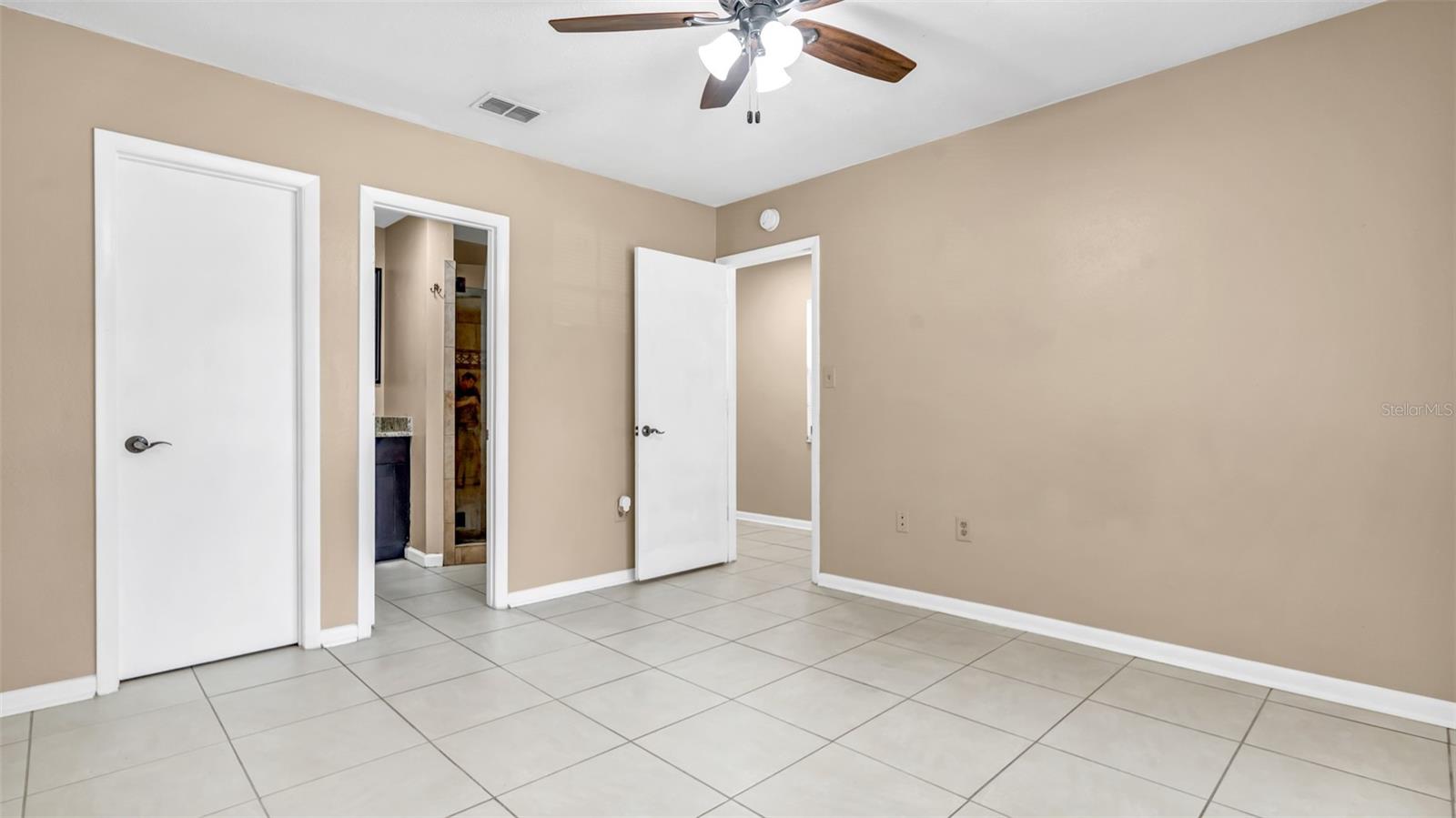 2610 E LAKE AVE, TAMPA, FL, 33610