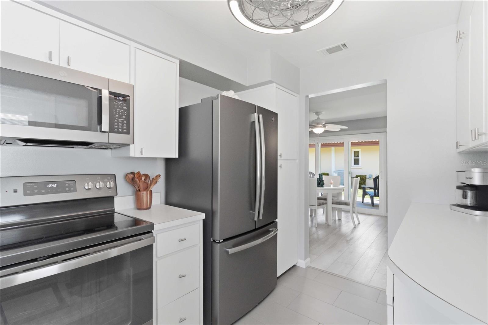 3303 CAMBRIDGE AVE, BRADENTON, FL, 34207