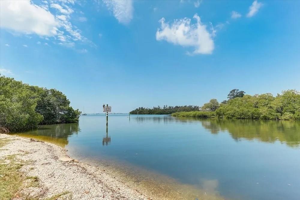 2424 BAY DR, BRADENTON, FL, 34207