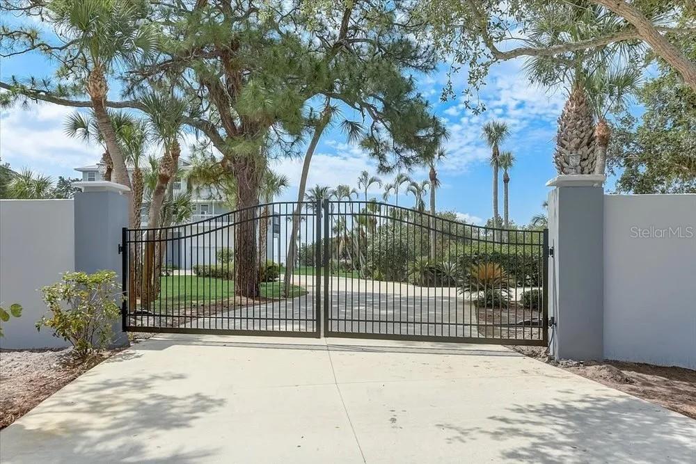2424 BAY DR, BRADENTON, FL, 34207