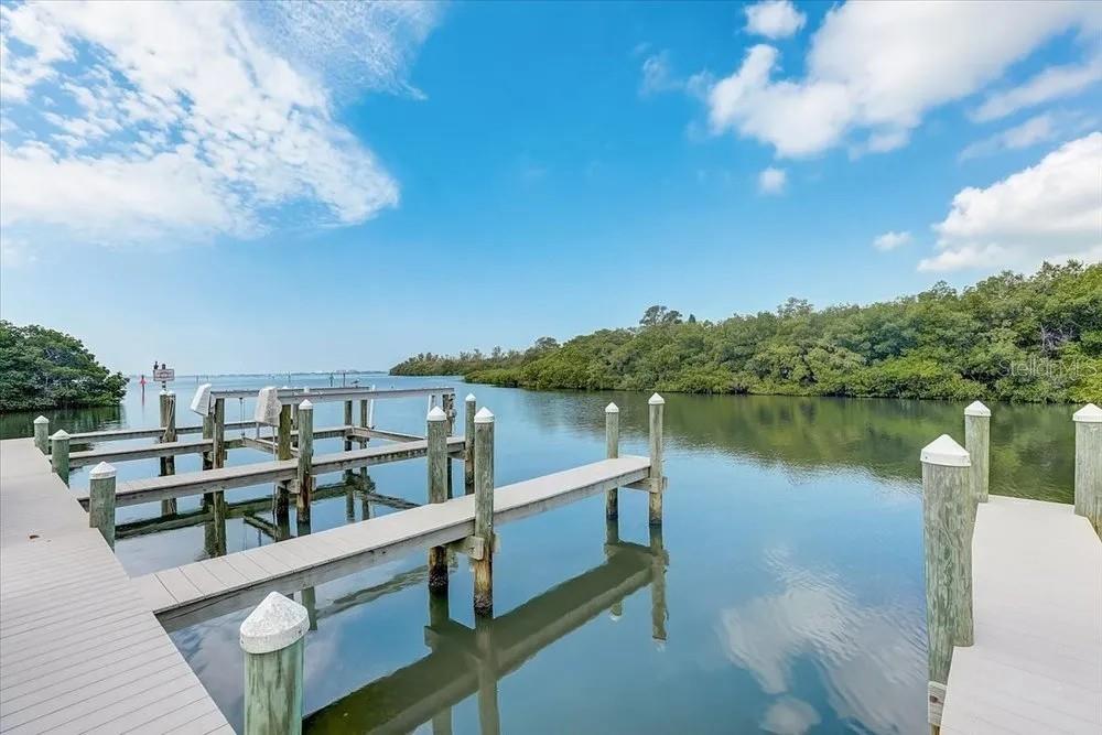 2424 BAY DR, BRADENTON, FL, 34207