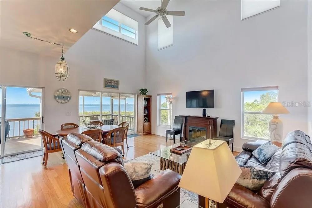 2424 BAY DR, BRADENTON, FL, 34207
