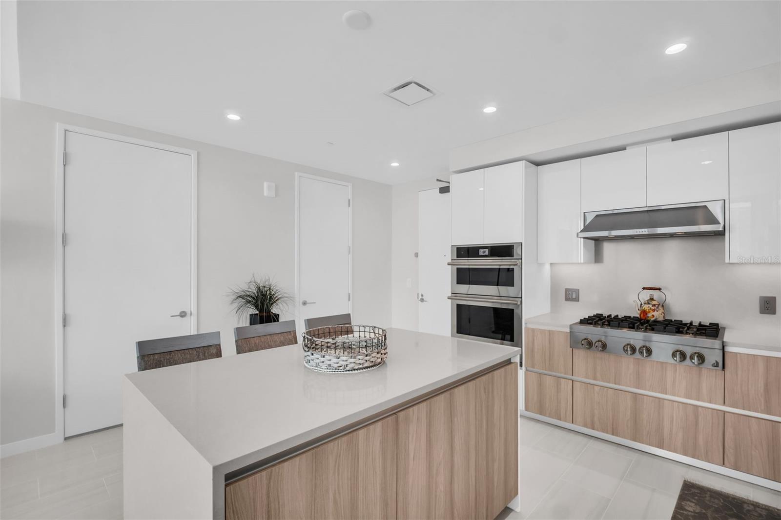 400 CENTRAL AVE #1204, ST PETERSBURG, FL, 33701