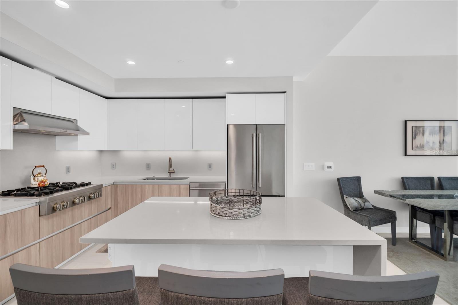 400 CENTRAL AVE #1204, ST PETERSBURG, FL, 33701