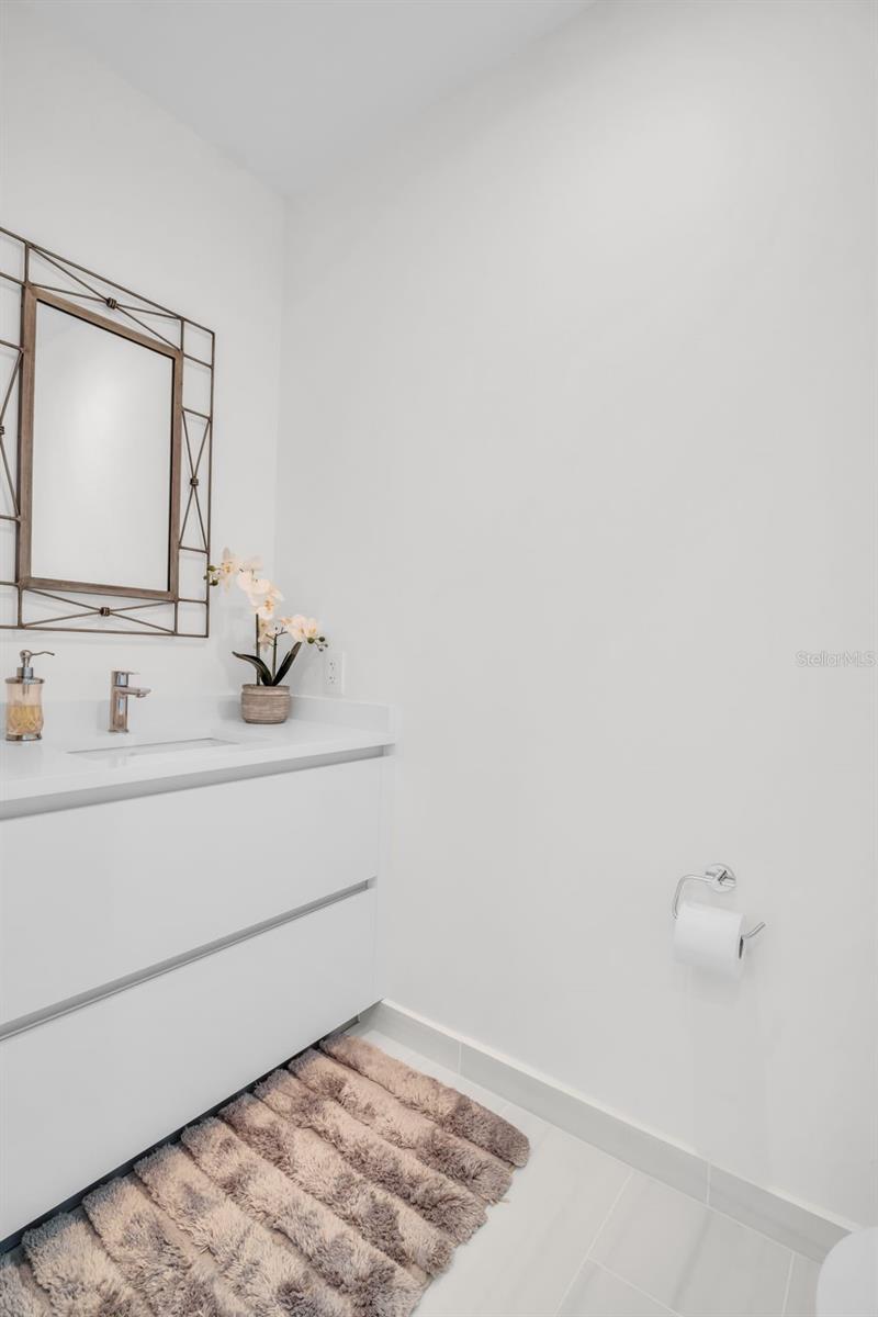 400 CENTRAL AVE #1204, ST PETERSBURG, FL, 33701