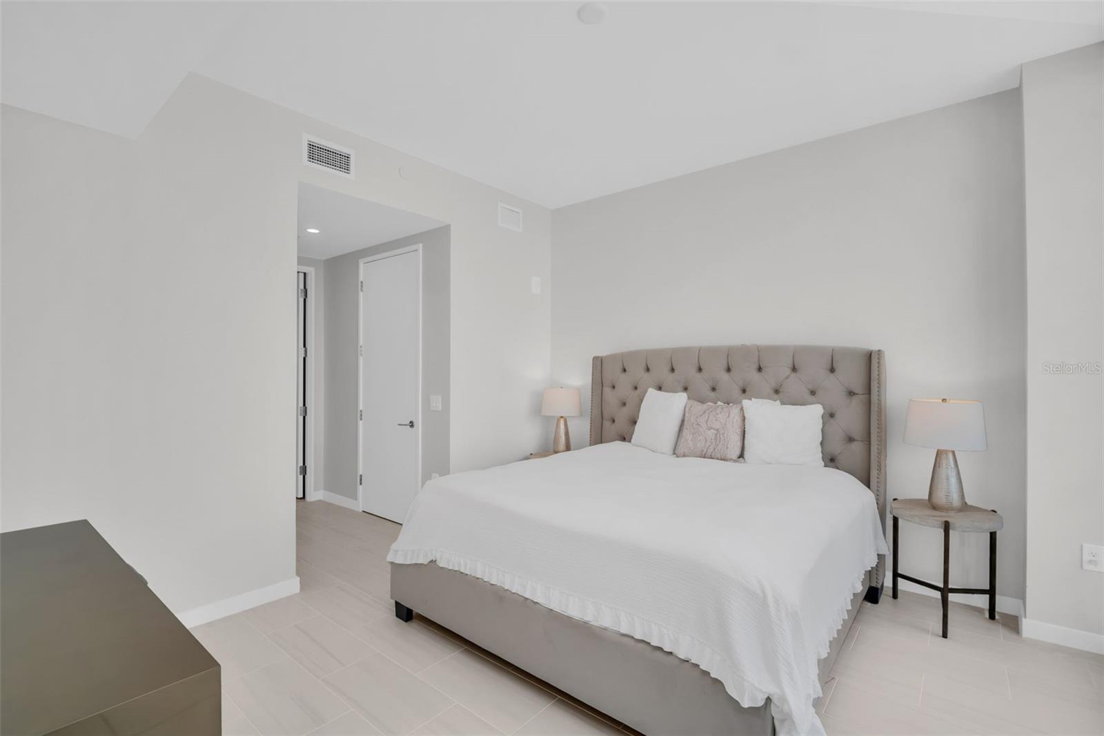 400 CENTRAL AVE #1204, ST PETERSBURG, FL, 33701