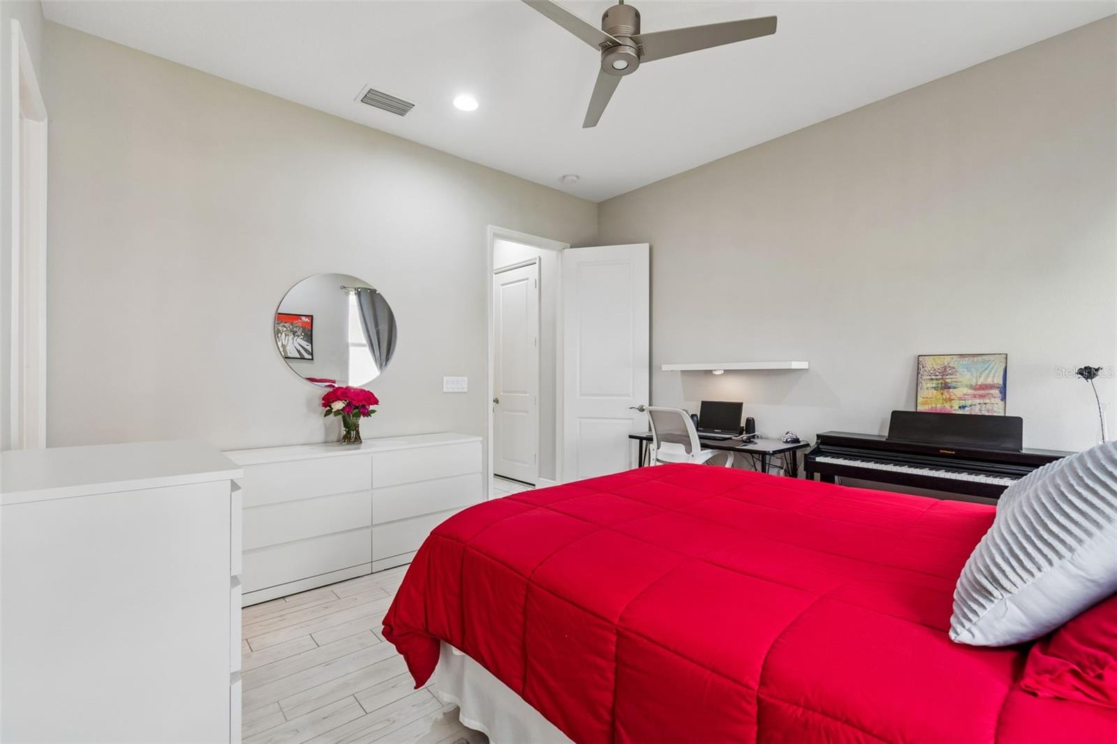 2213 HOLLOW FOREST CT, WESLEY CHAPEL, FL, 33543