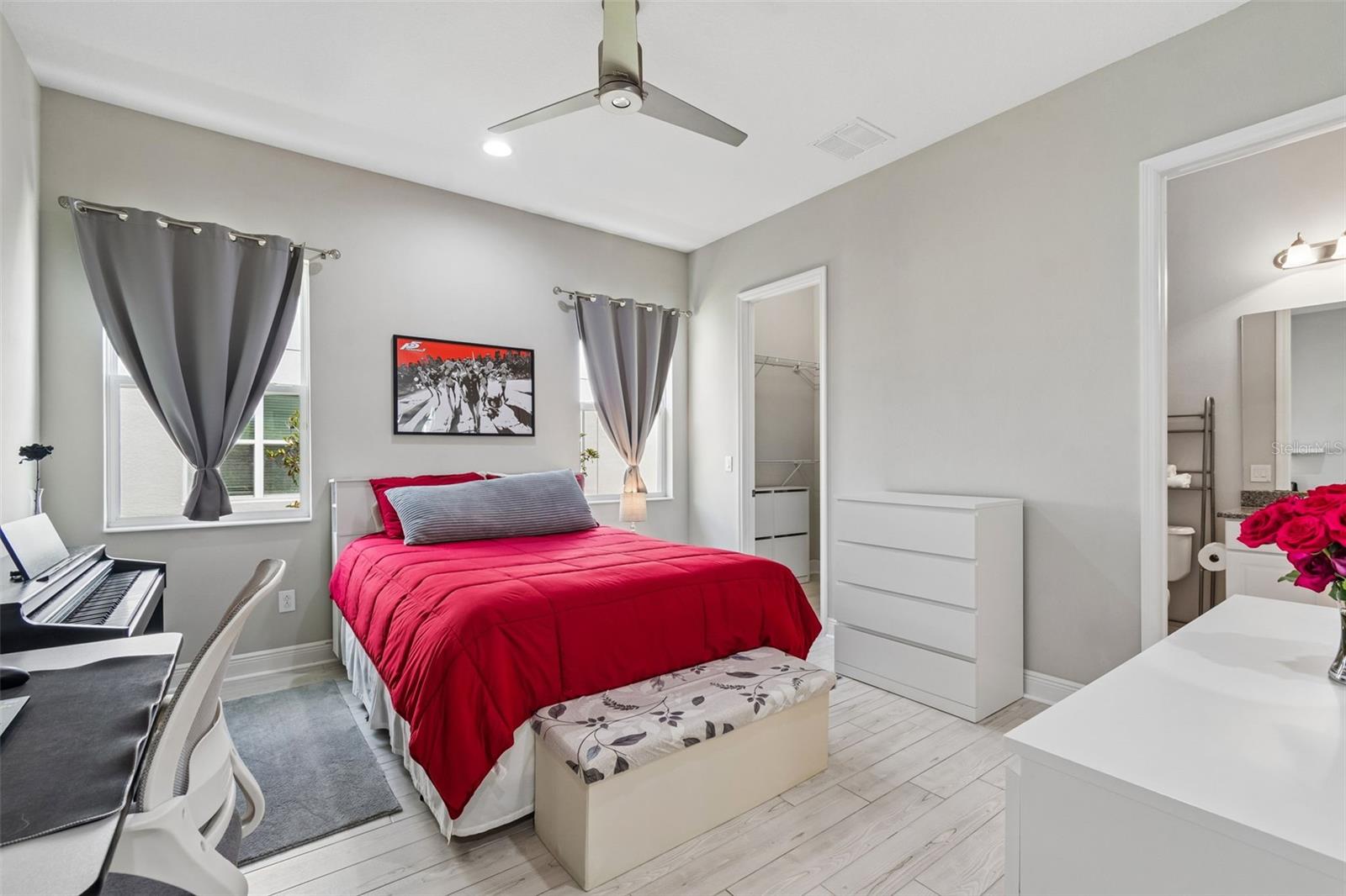2213 HOLLOW FOREST CT, WESLEY CHAPEL, FL, 33543