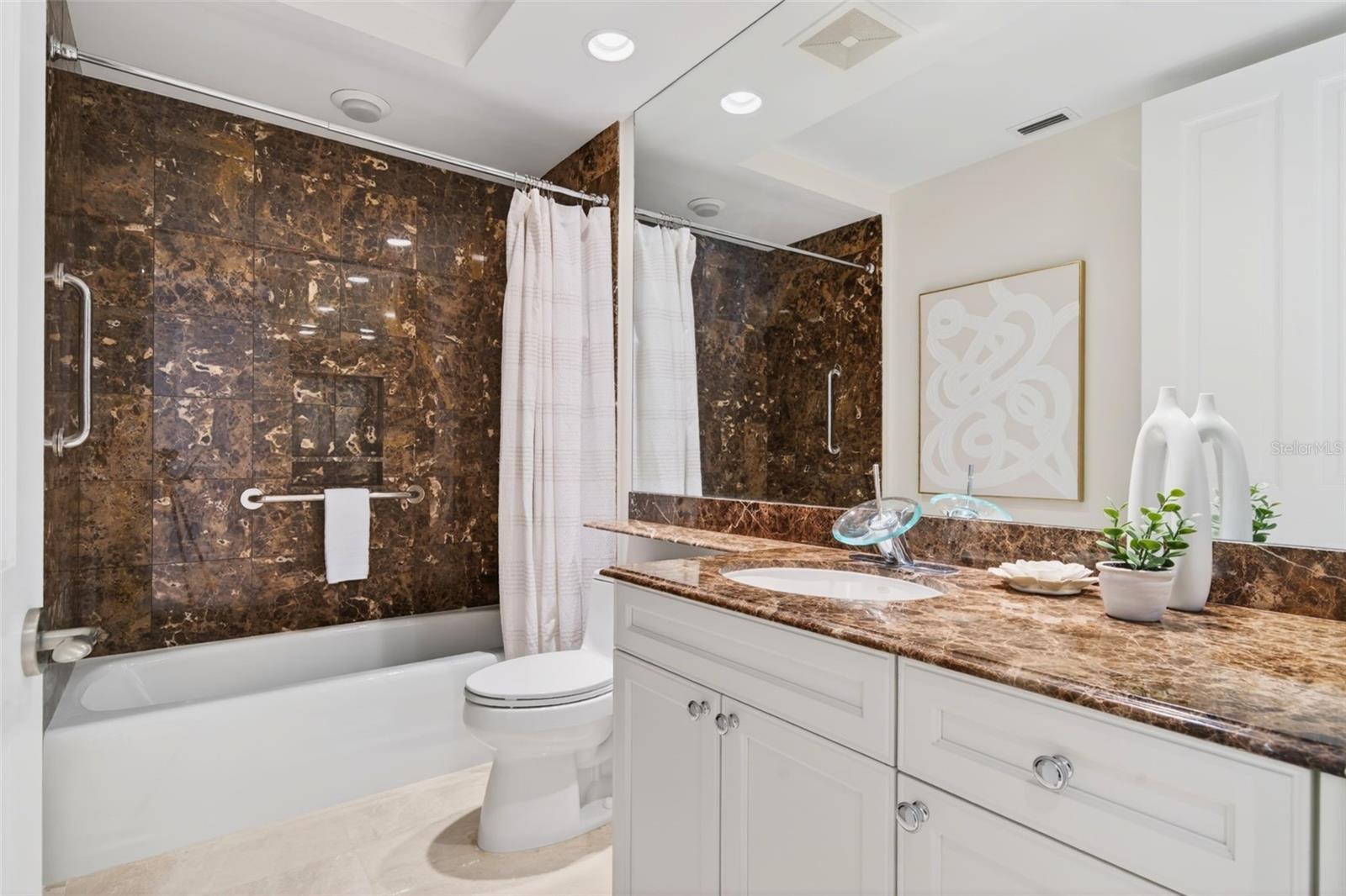 35 WATERGATE DR #502, SARASOTA, FL, 34236